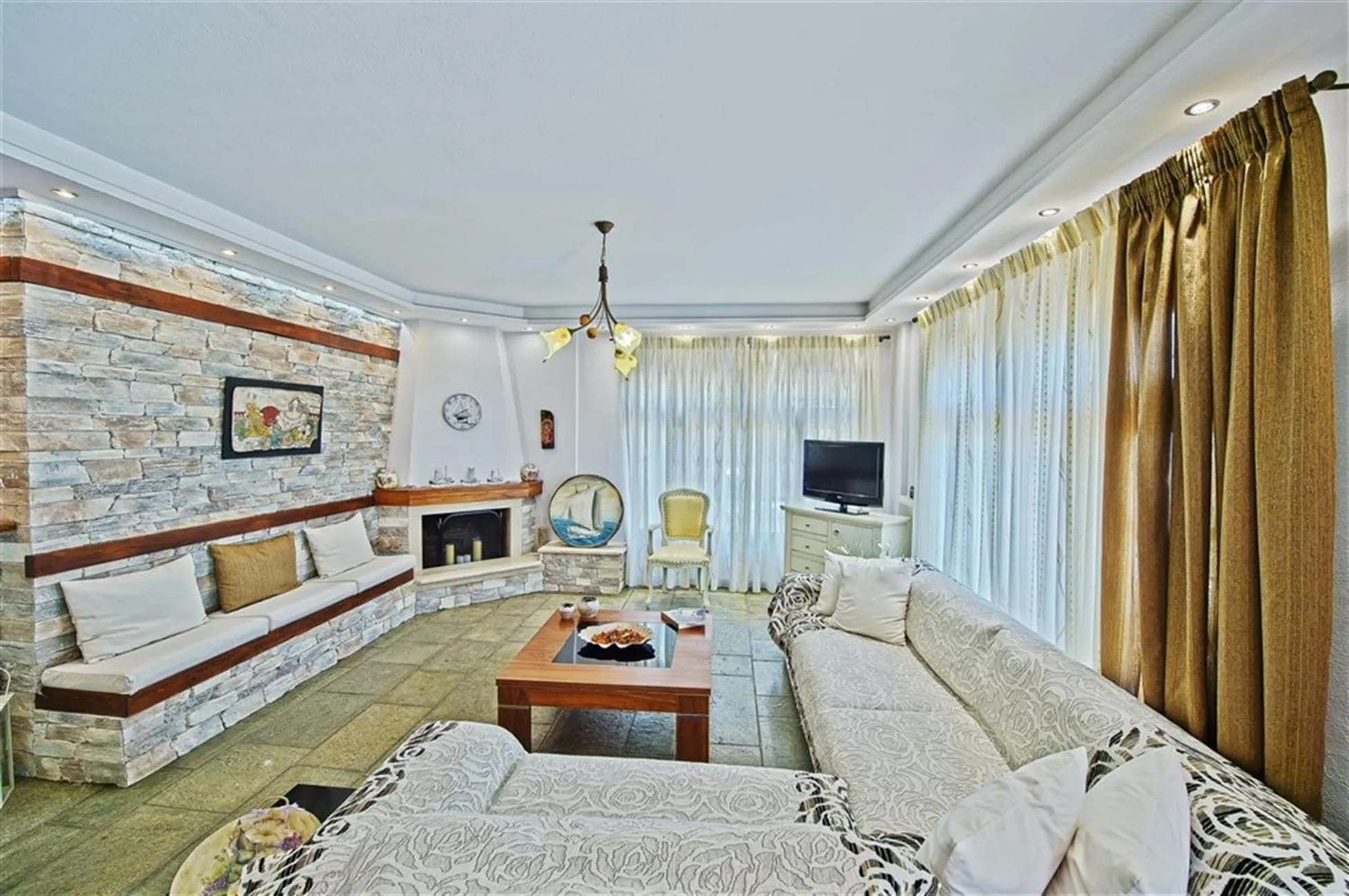 Communal lounge/ TV room in Flamingo Hotel Pelion - Seaside Superior Studios & Suites