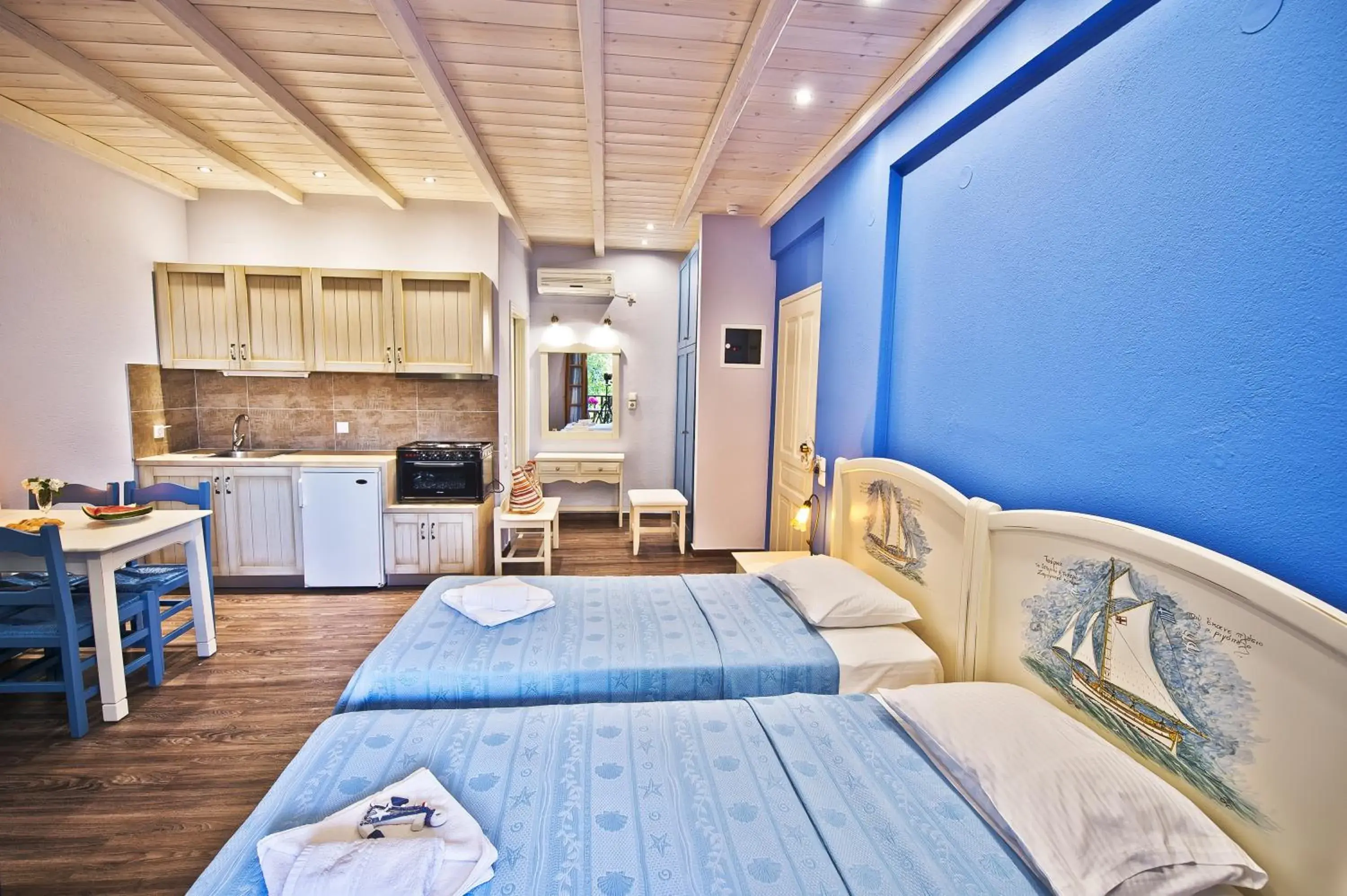 Photo of the whole room, Bed in Flamingo Hotel Pelion - Seaside Superior Studios & Suites Photo of the whole room, Bed in Flamingo Hotel Pelion - Seaside Superior Studios & Suites