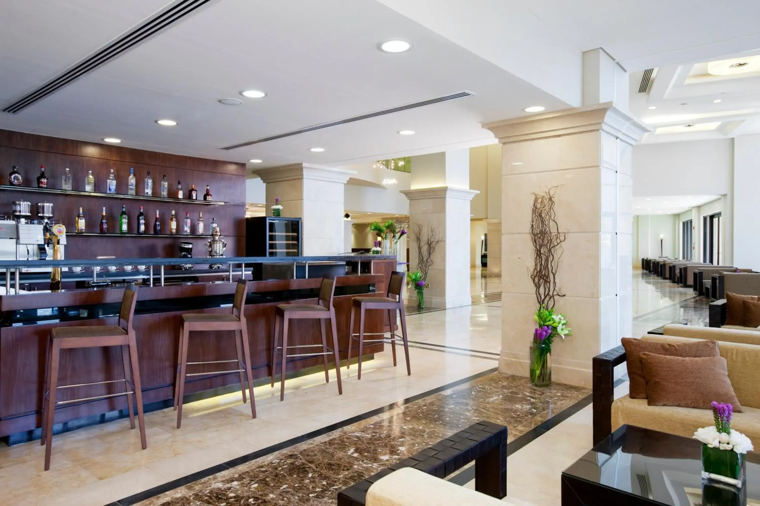 Lounge or bar in Holiday Inn Resort Dead Sea by IHG Lounge or bar in Holiday Inn Resort Dead Sea by IHG
