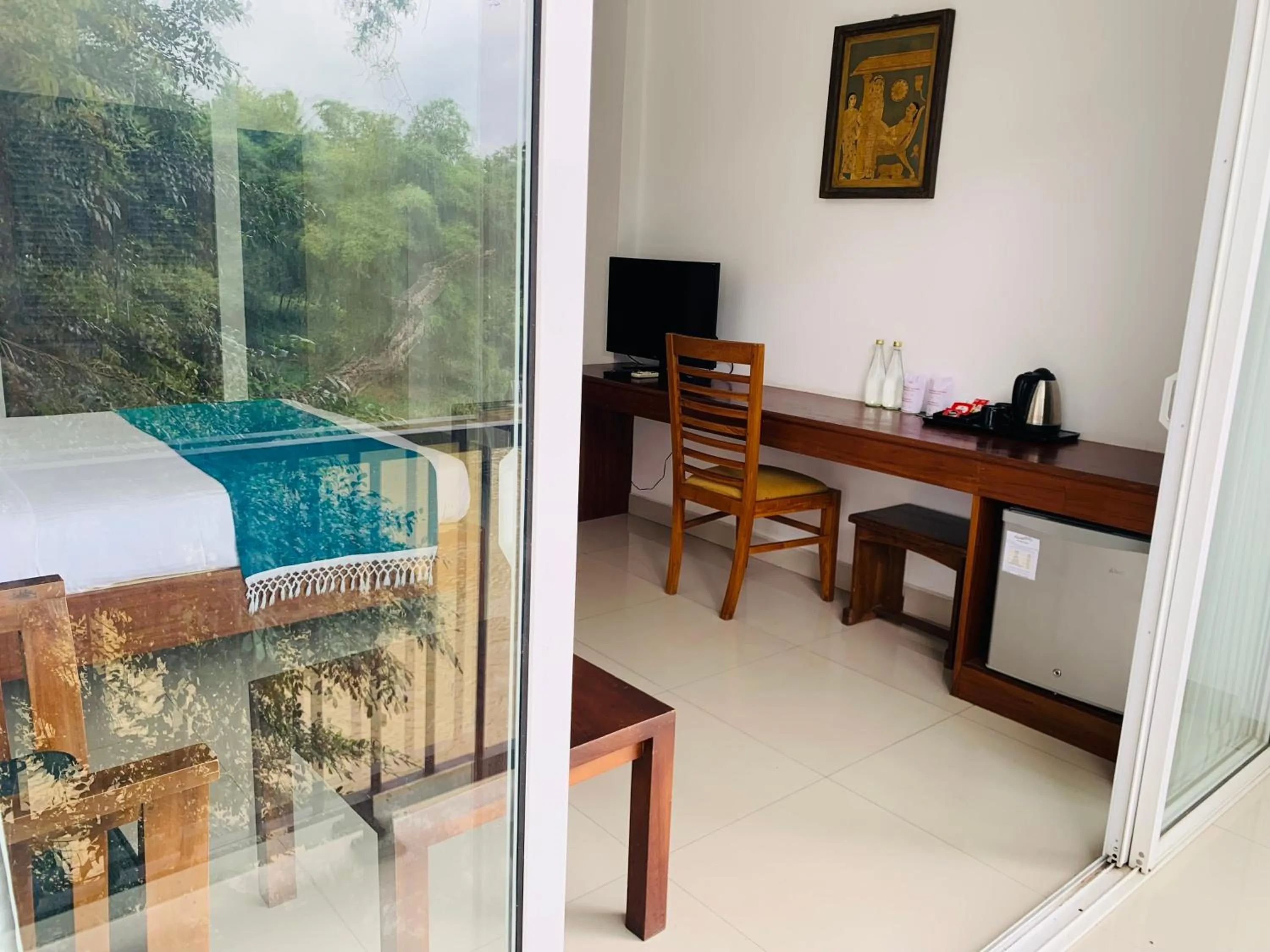 TV and multimedia in Hotel Gangaaddara