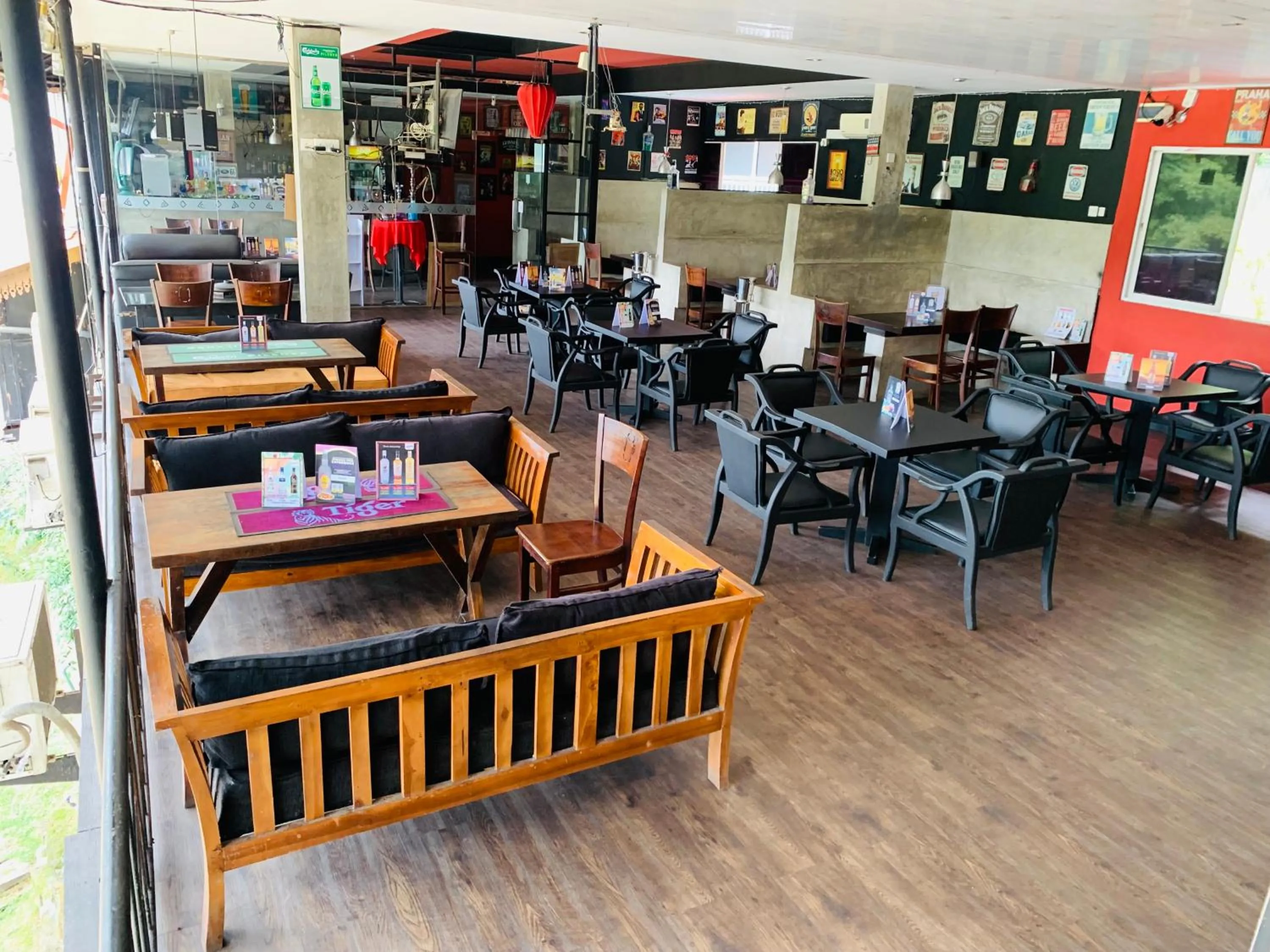 Restaurant/places to eat in Hotel Gangaaddara