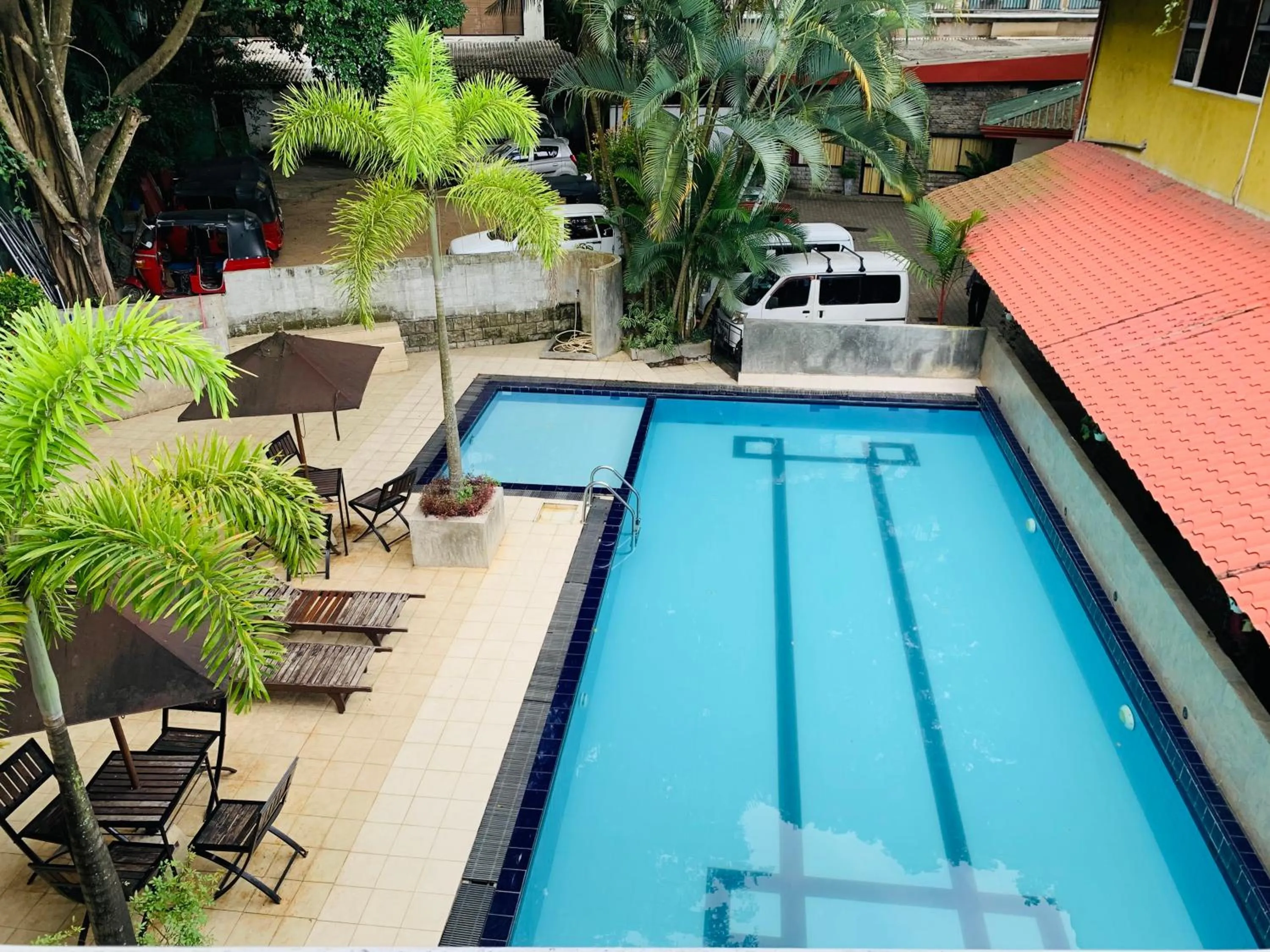 Swimming pool in Hotel Gangaaddara