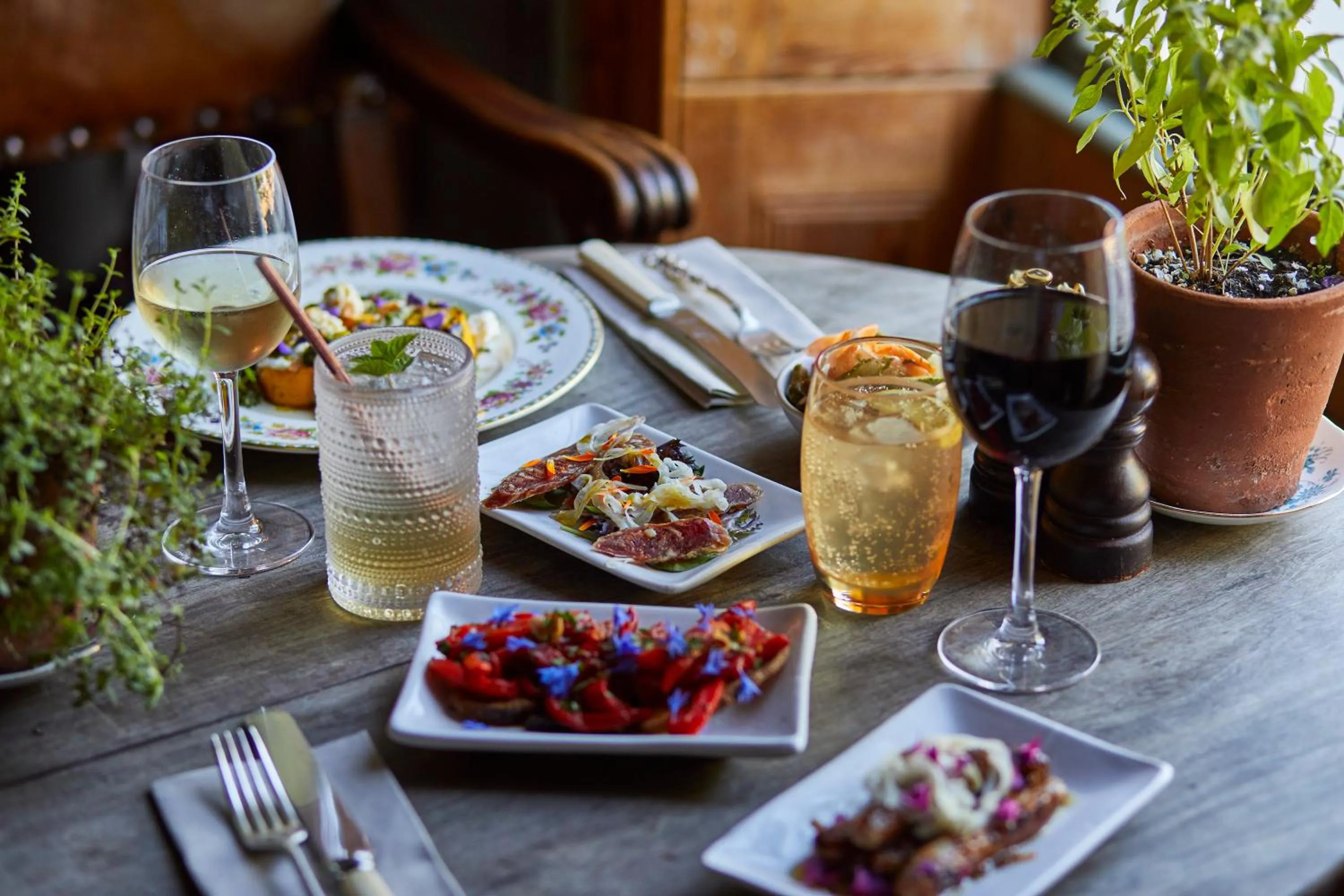 Food and drinks in THE PIG in the Wall - Southampton