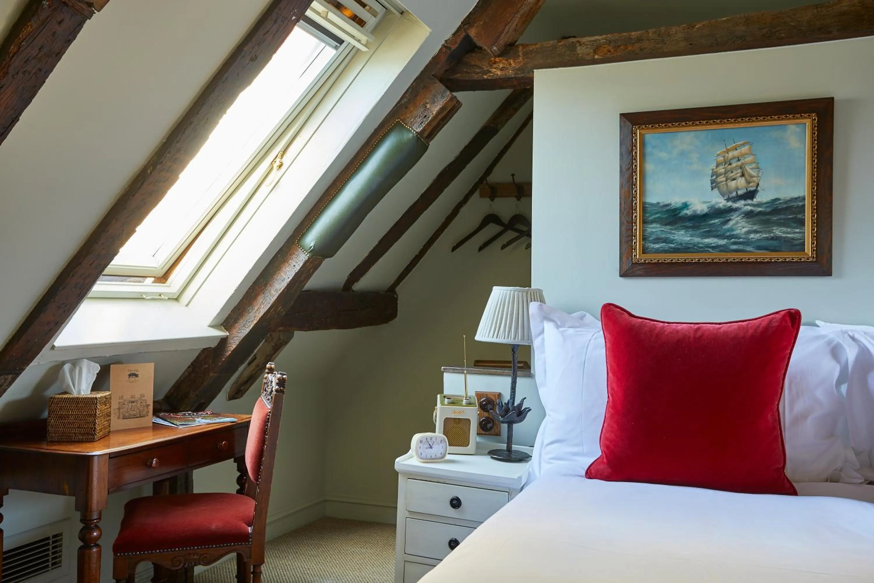 Bed in THE PIG in the Wall - Southampton