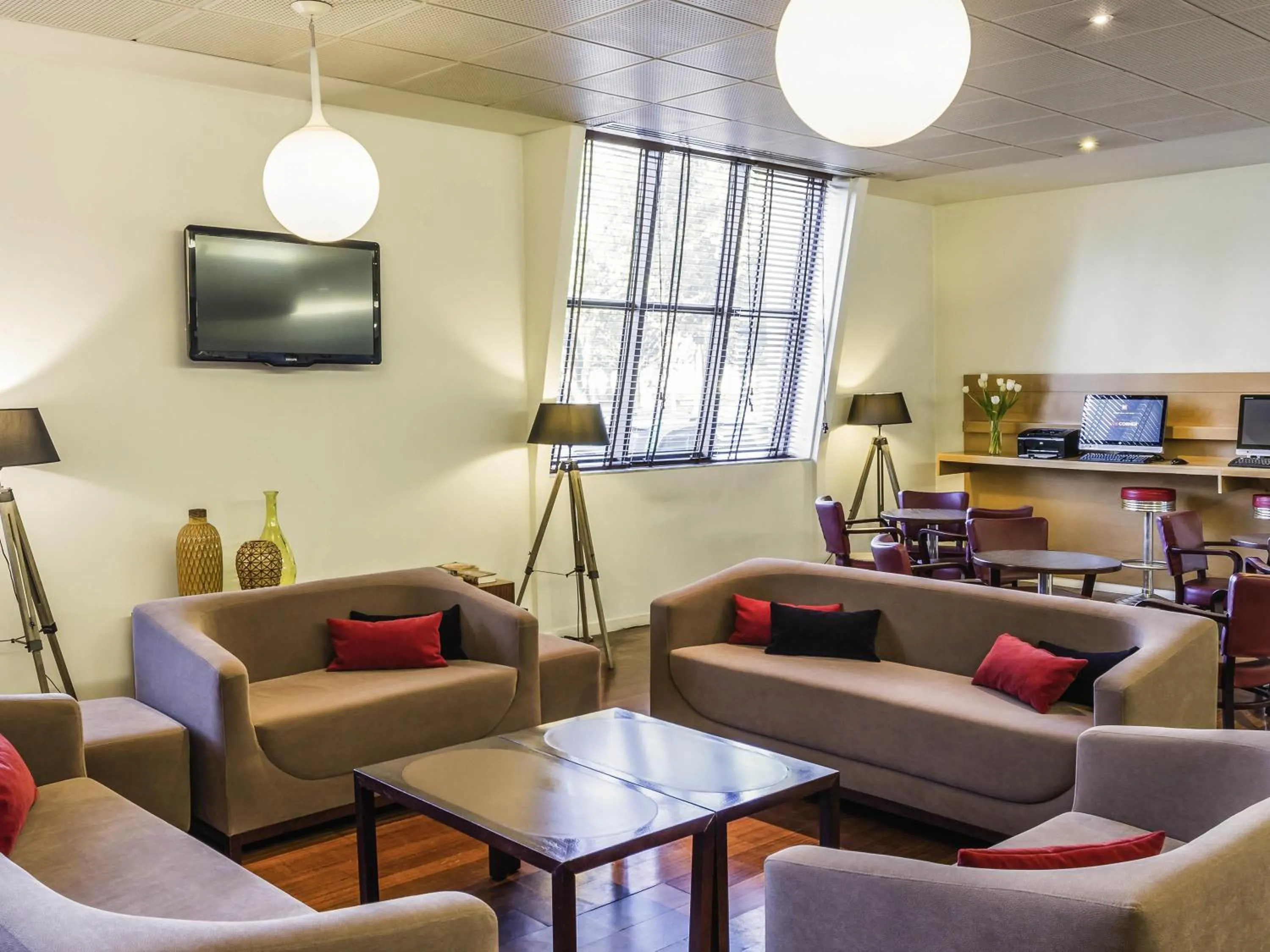 Lounge or bar in Hotel Ibis Coimbra Centro