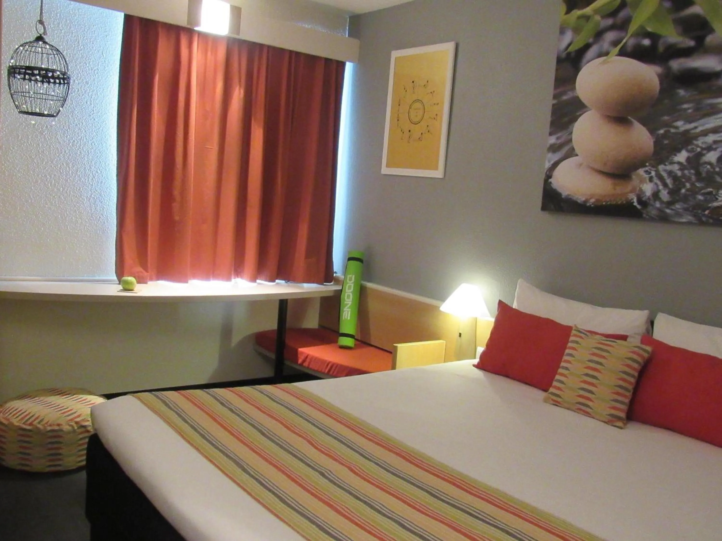 Bedroom, Bed in Hotel Ibis Coimbra Centro