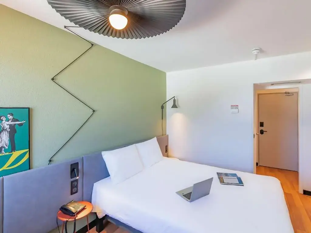 Bedroom, Bed in Hotel Ibis Coimbra Centro Bedroom, Bed in Hotel Ibis Coimbra Centro