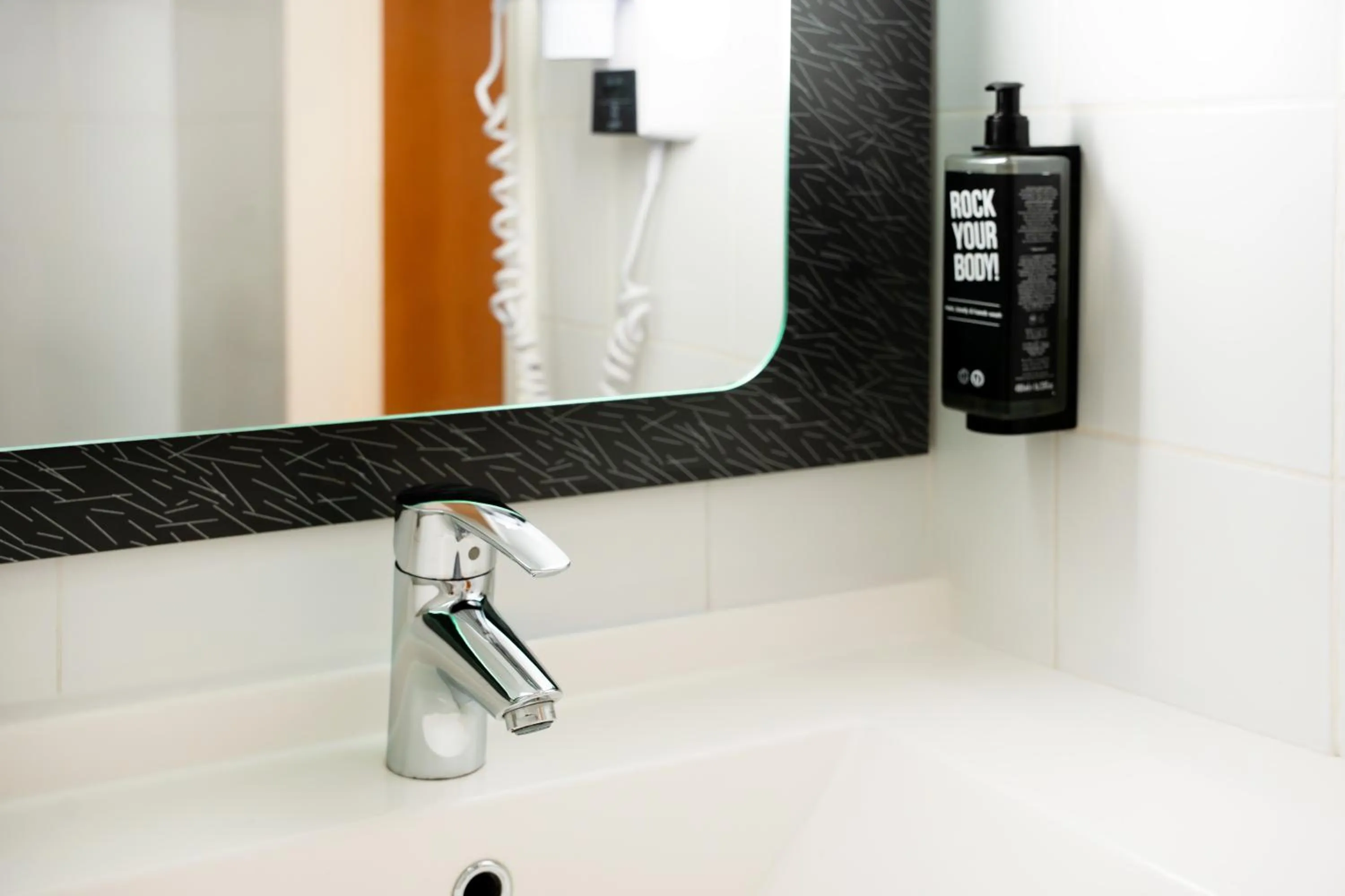 Bathroom in Hotel Ibis Coimbra Centro