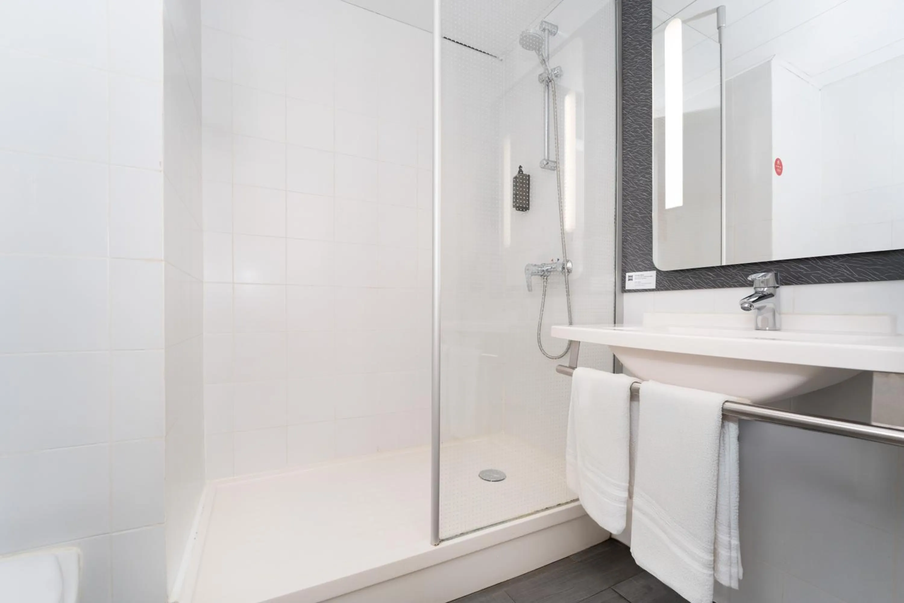 Bathroom in Hotel Ibis Coimbra Centro