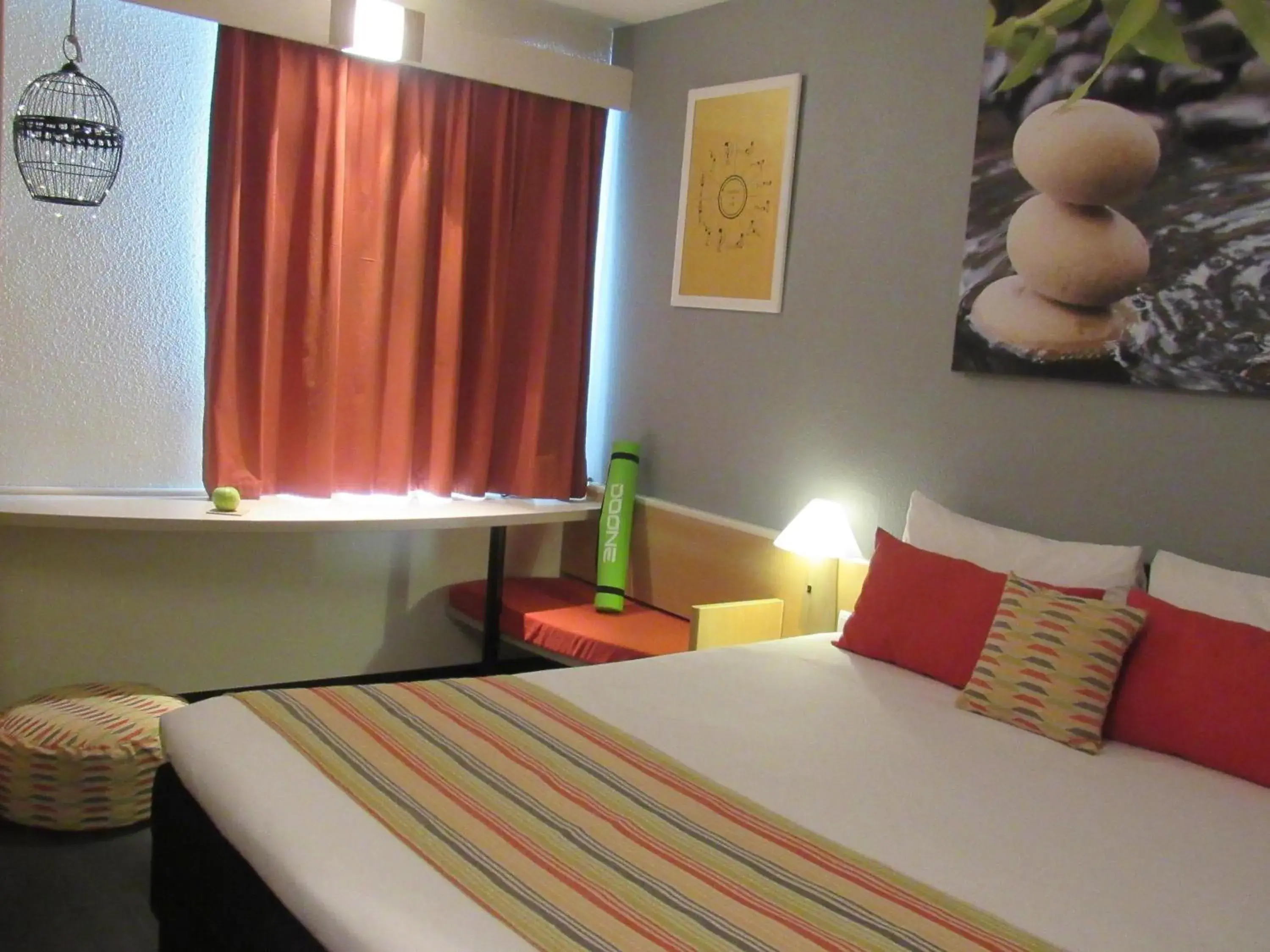 Bedroom, Bed in Hotel Ibis Coimbra Centro Bedroom, Bed in Hotel Ibis Coimbra Centro