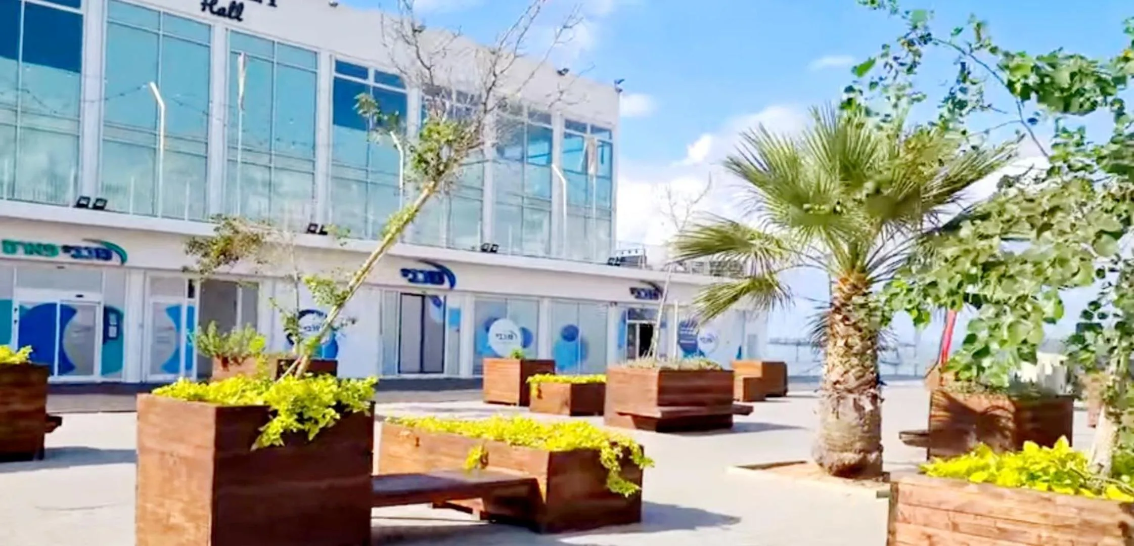 Property building in Beachfront Studio Apartment Bat Yam 412