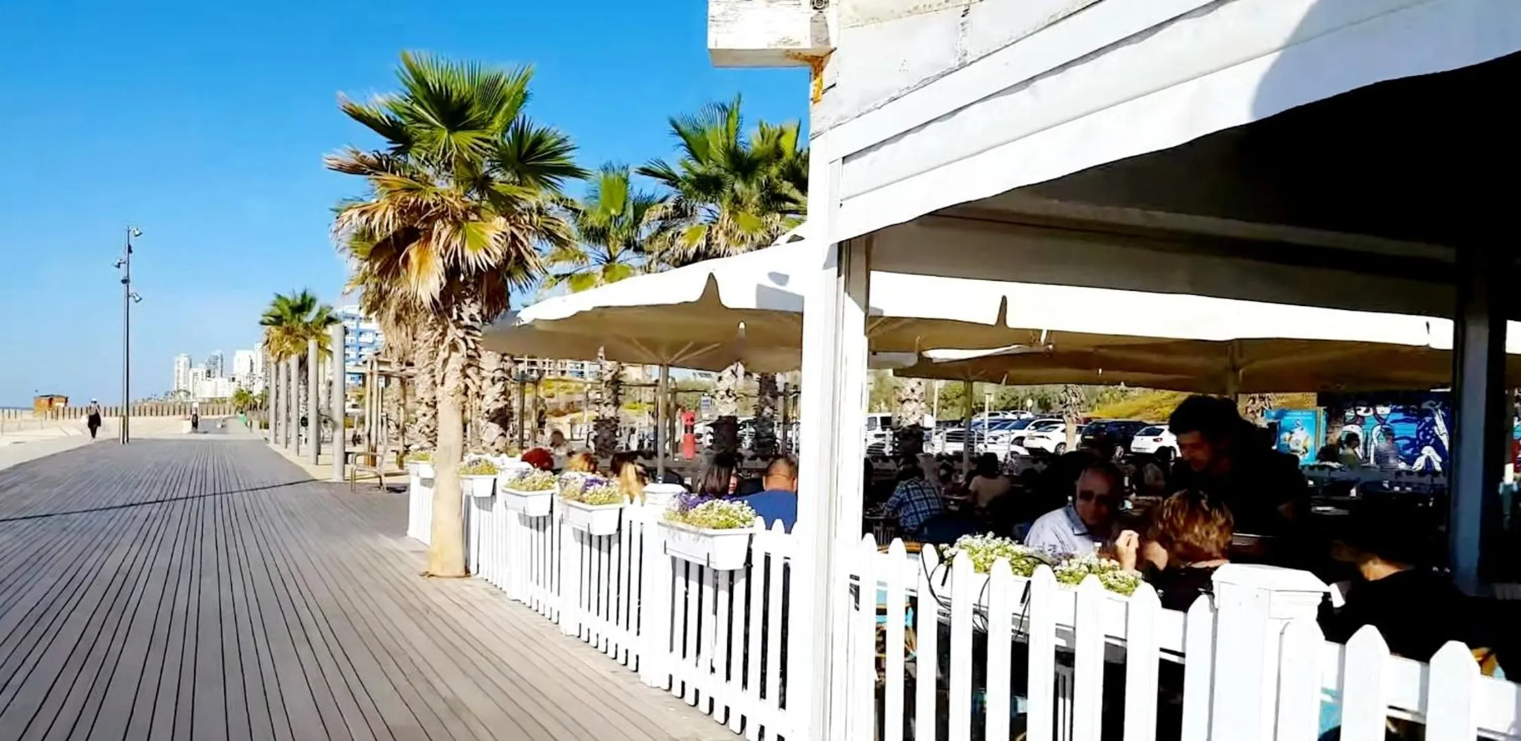 Restaurant/places to eat in Beachfront Studio Apartment Bat Yam 412