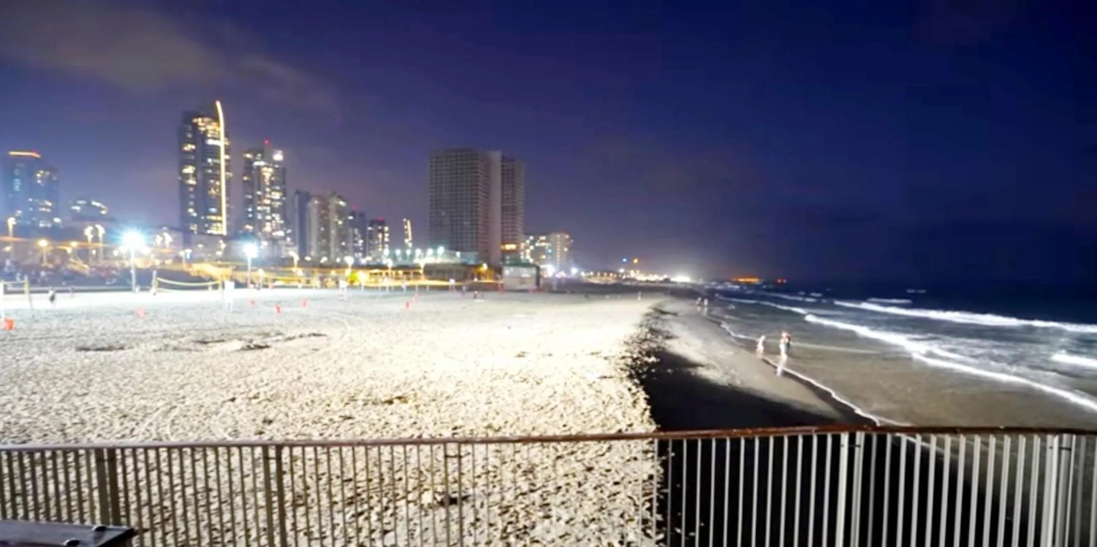 Neighbourhood in Beachfront Studio Apartment Bat Yam 412