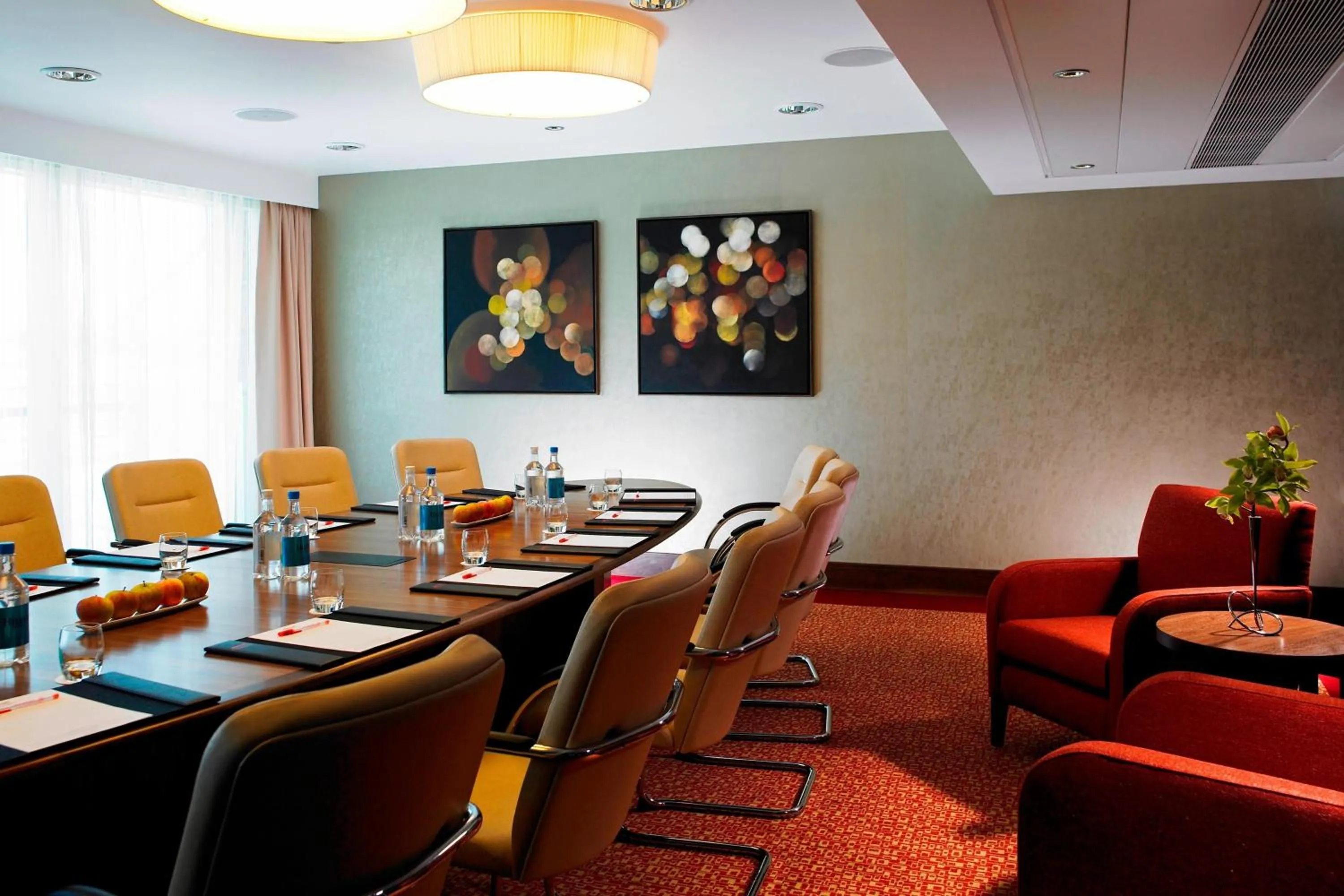 Meeting/conference room in Lingfield Park Marriott Hotel & Country Club