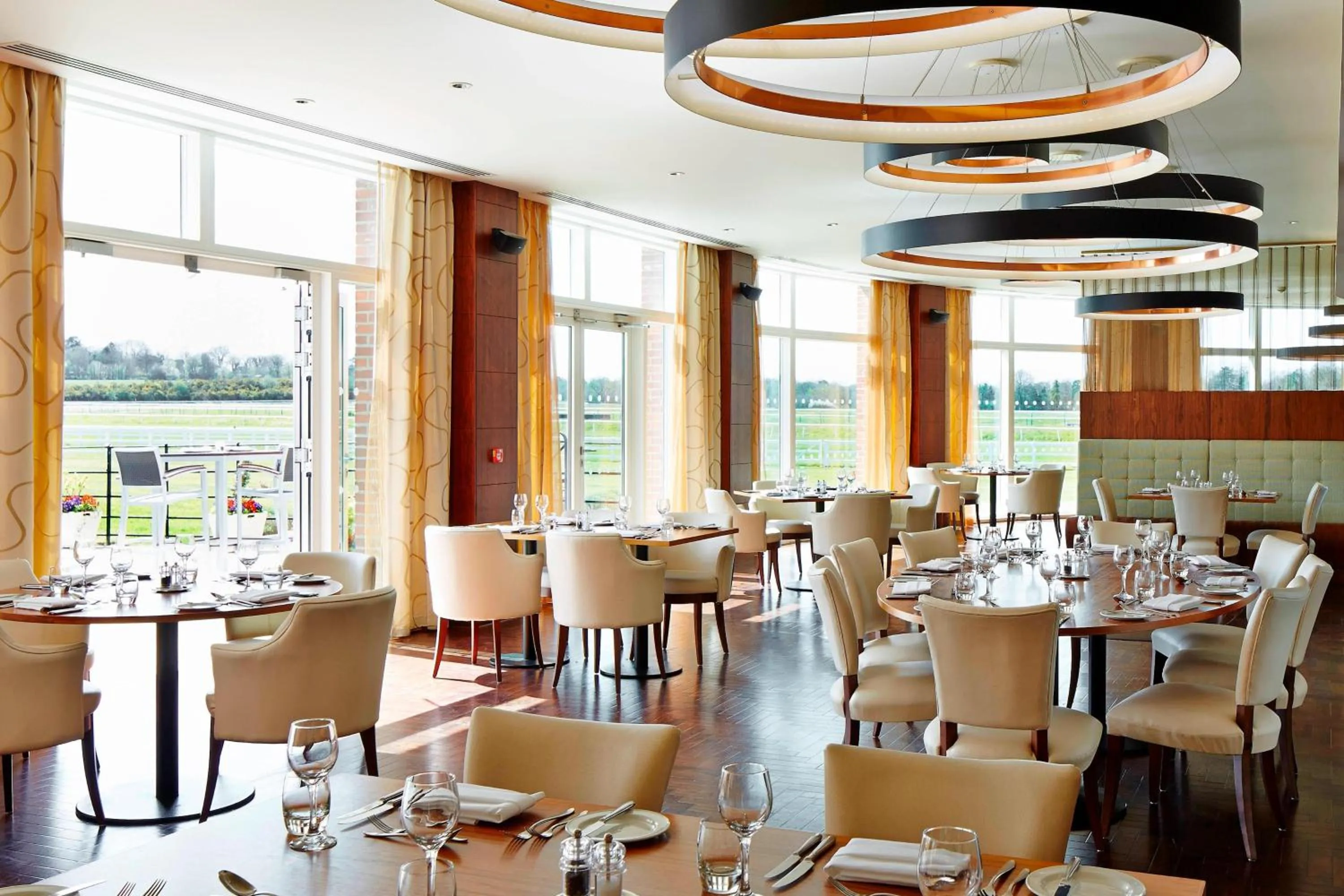 Restaurant/places to eat in Lingfield Park Marriott Hotel & Country Club