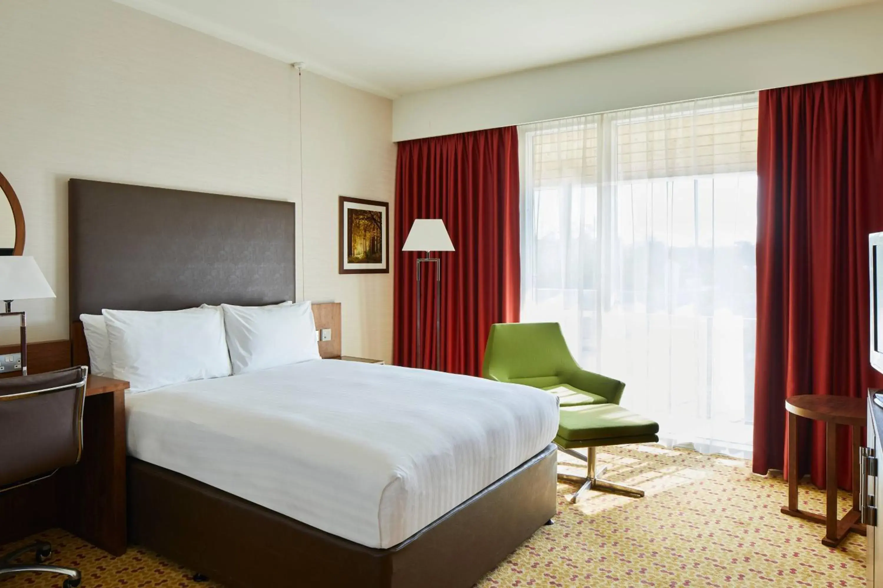 Queen Room - Disability Access in Lingfield Park Marriott Hotel & Country Club Queen Room - Disability Access in Lingfield Park Marriott Hotel & Country Club