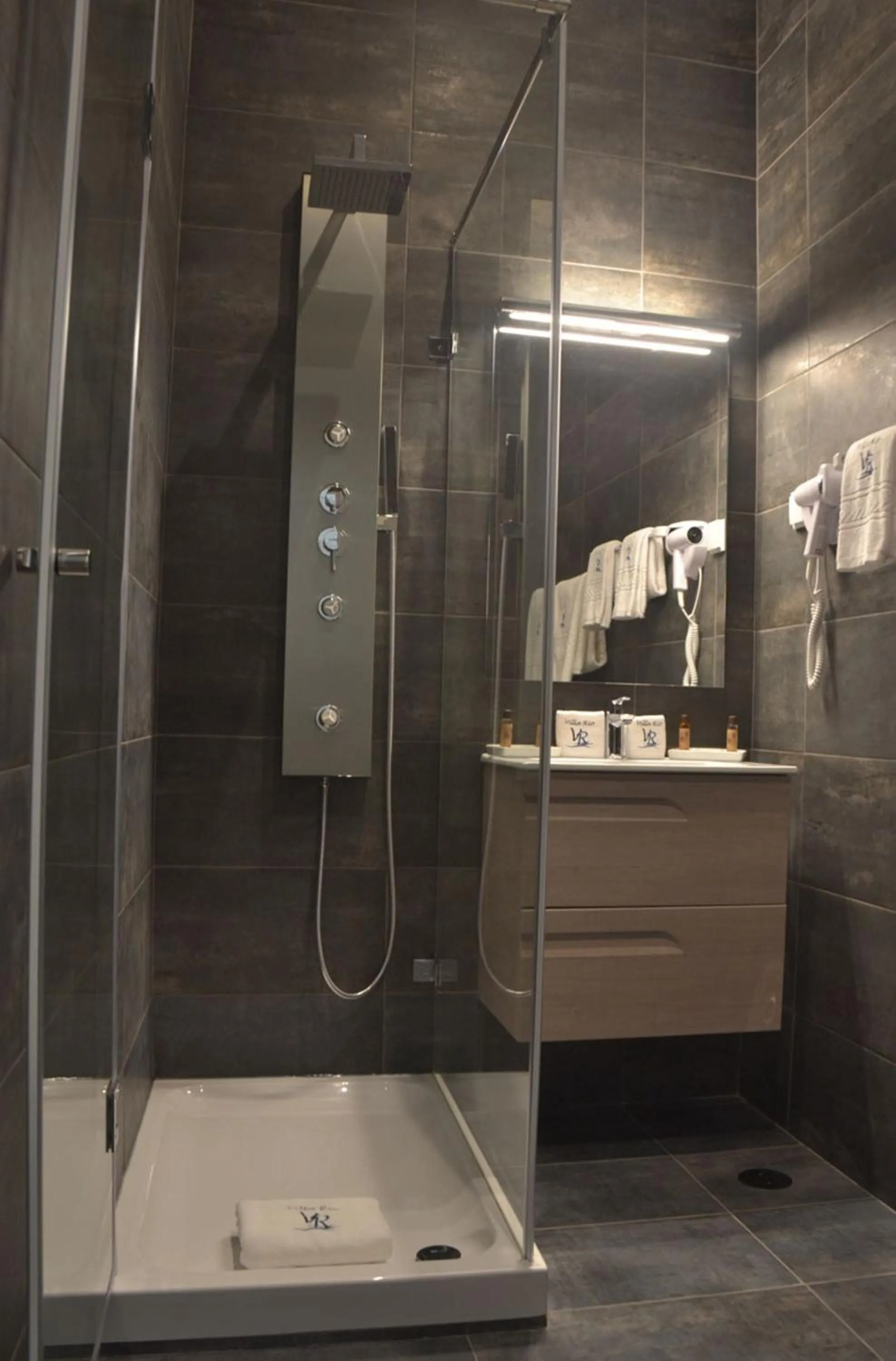 Bathroom in Villa Rio Guest House Suites