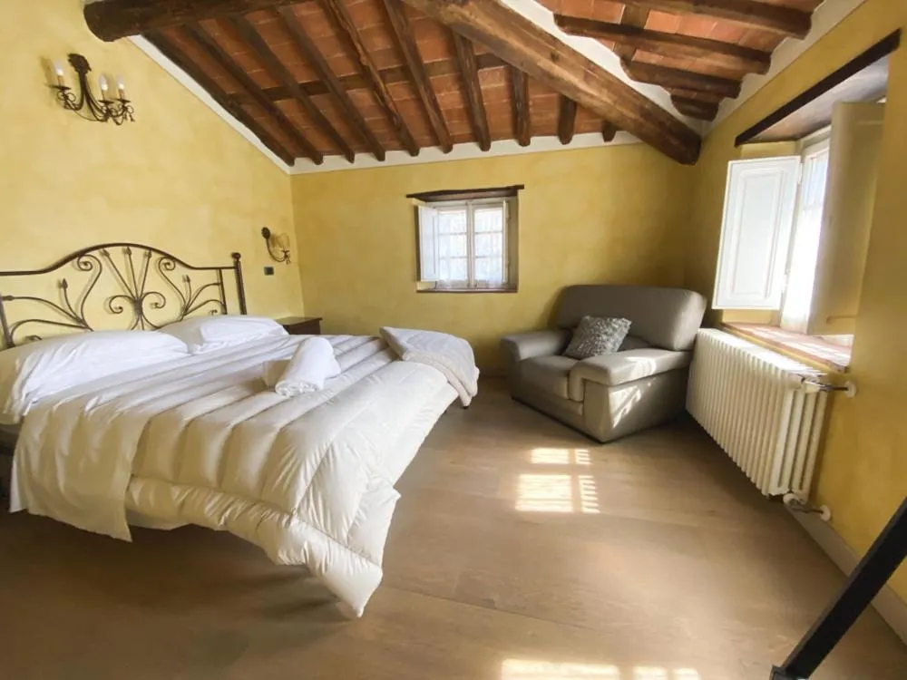 Bed in Borgo Giusto Tuscany