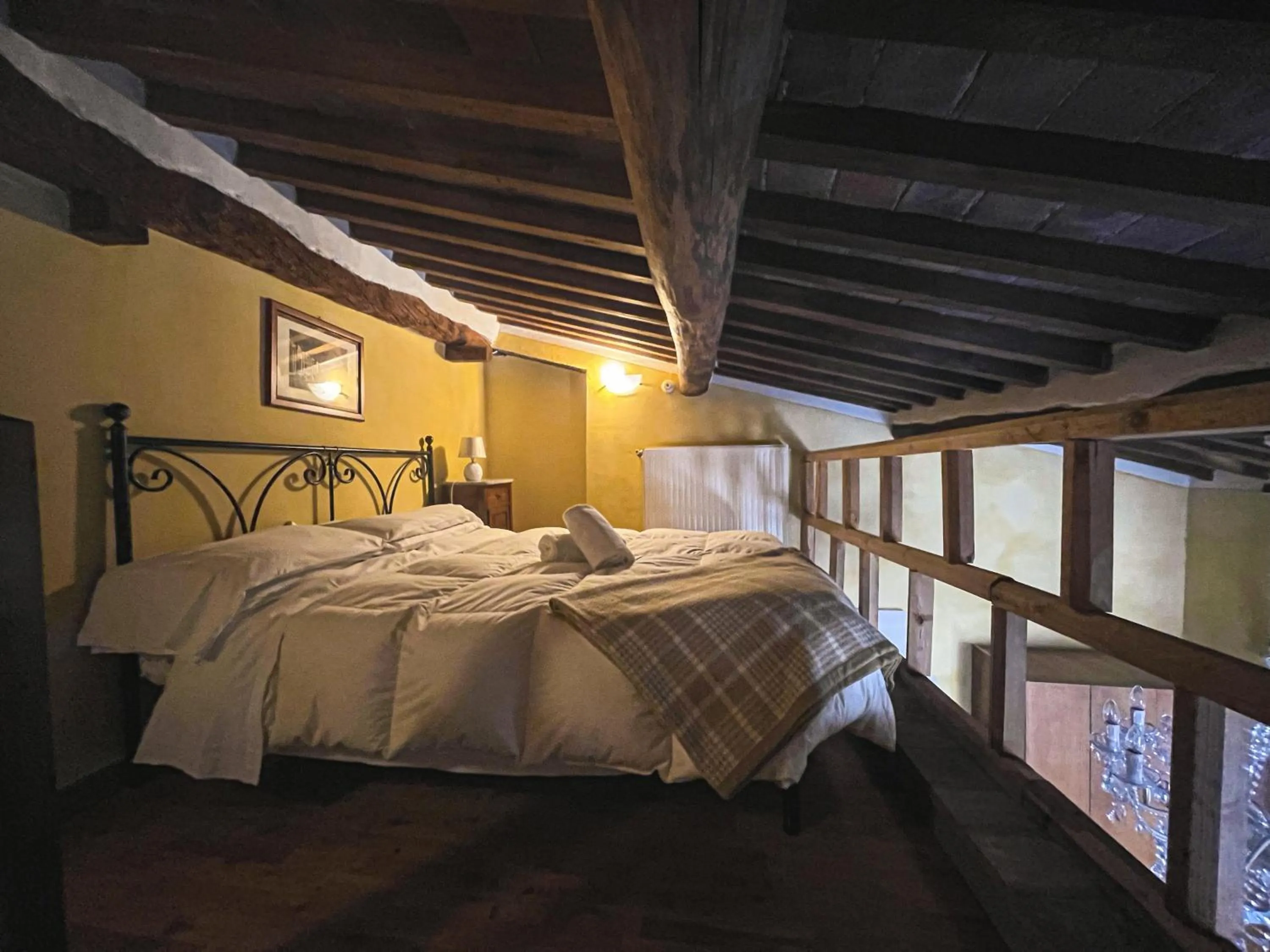 Bed in Borgo Giusto Tuscany