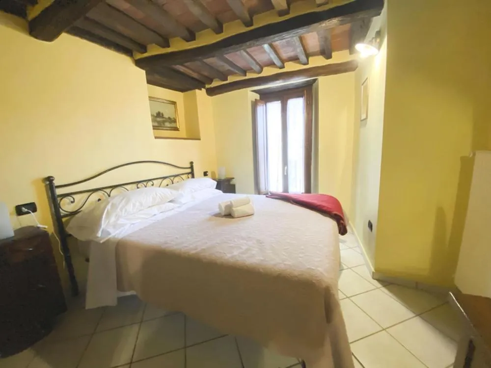 Bed in Borgo Giusto Tuscany