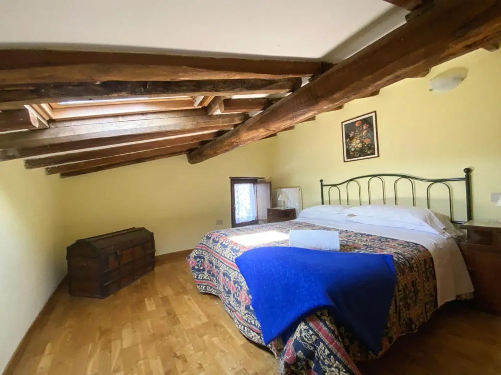 Bed in Borgo Giusto Tuscany