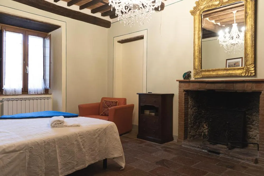 Bed in Borgo Giusto Tuscany