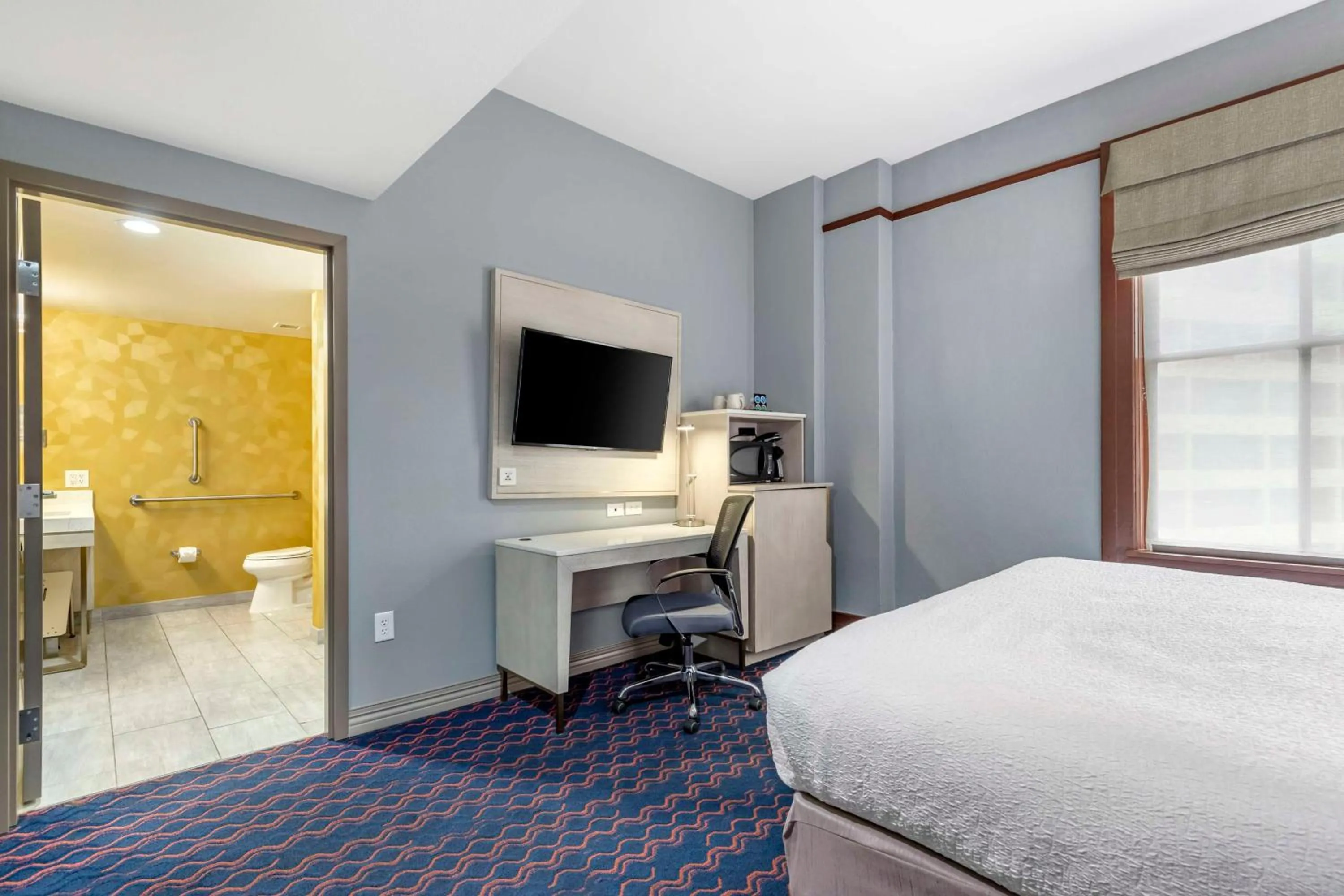 Bedroom in Best Western Premier Historic Travelers Hotel Alamo/Riverwalk