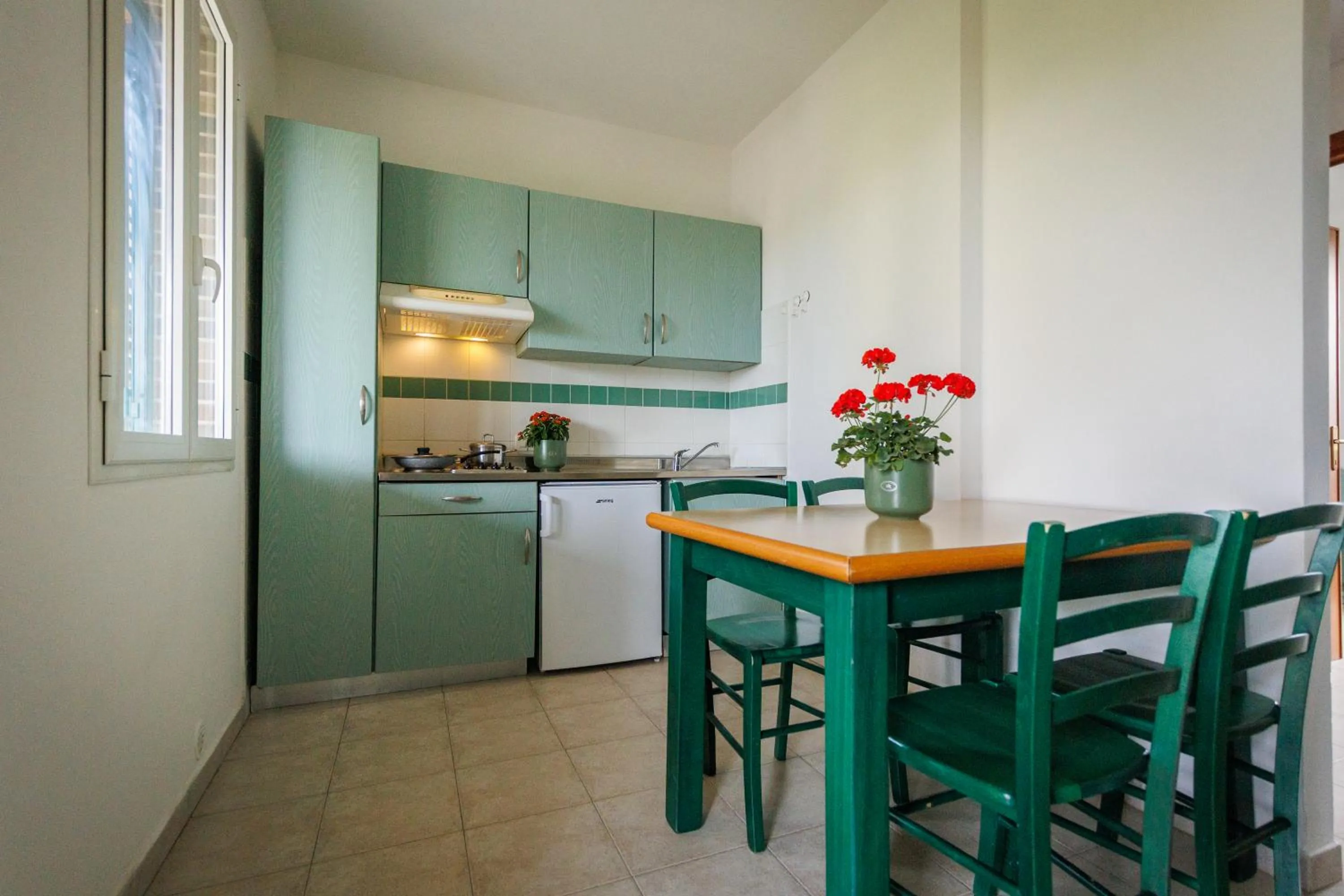 Kitchen or kitchenette in Villaggio Turistico La Cecinella