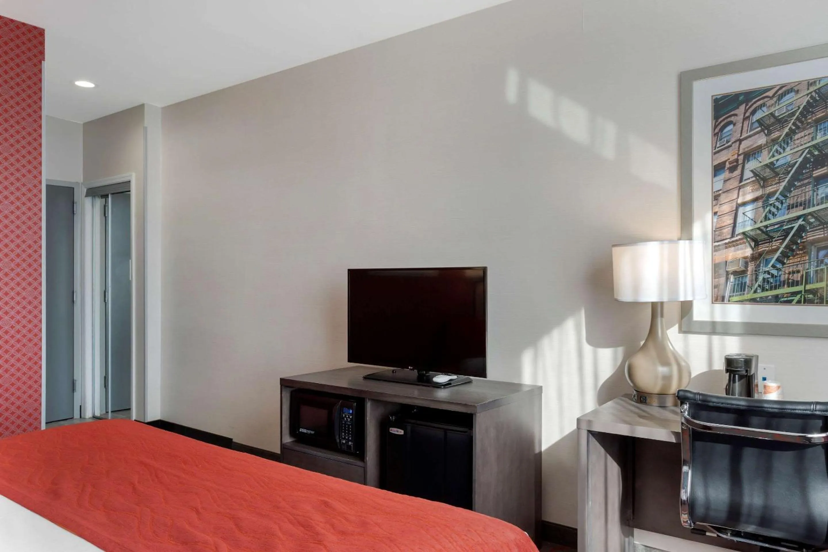 Photo of the whole room, Bed in Comfort Inn & Suites near Stadium