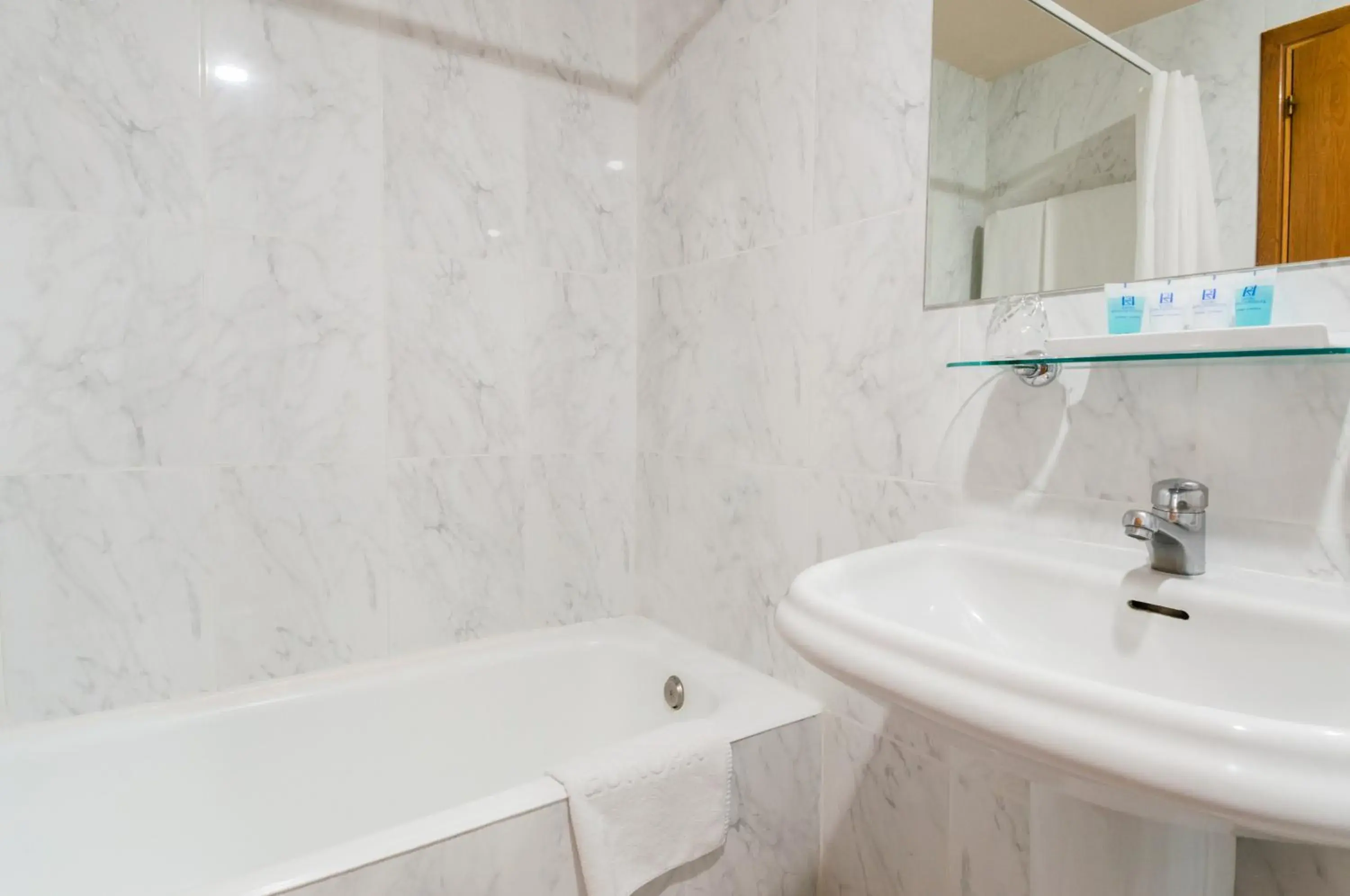 Bathroom in Hotel Ruta de Europa Bathroom in Hotel Ruta de Europa