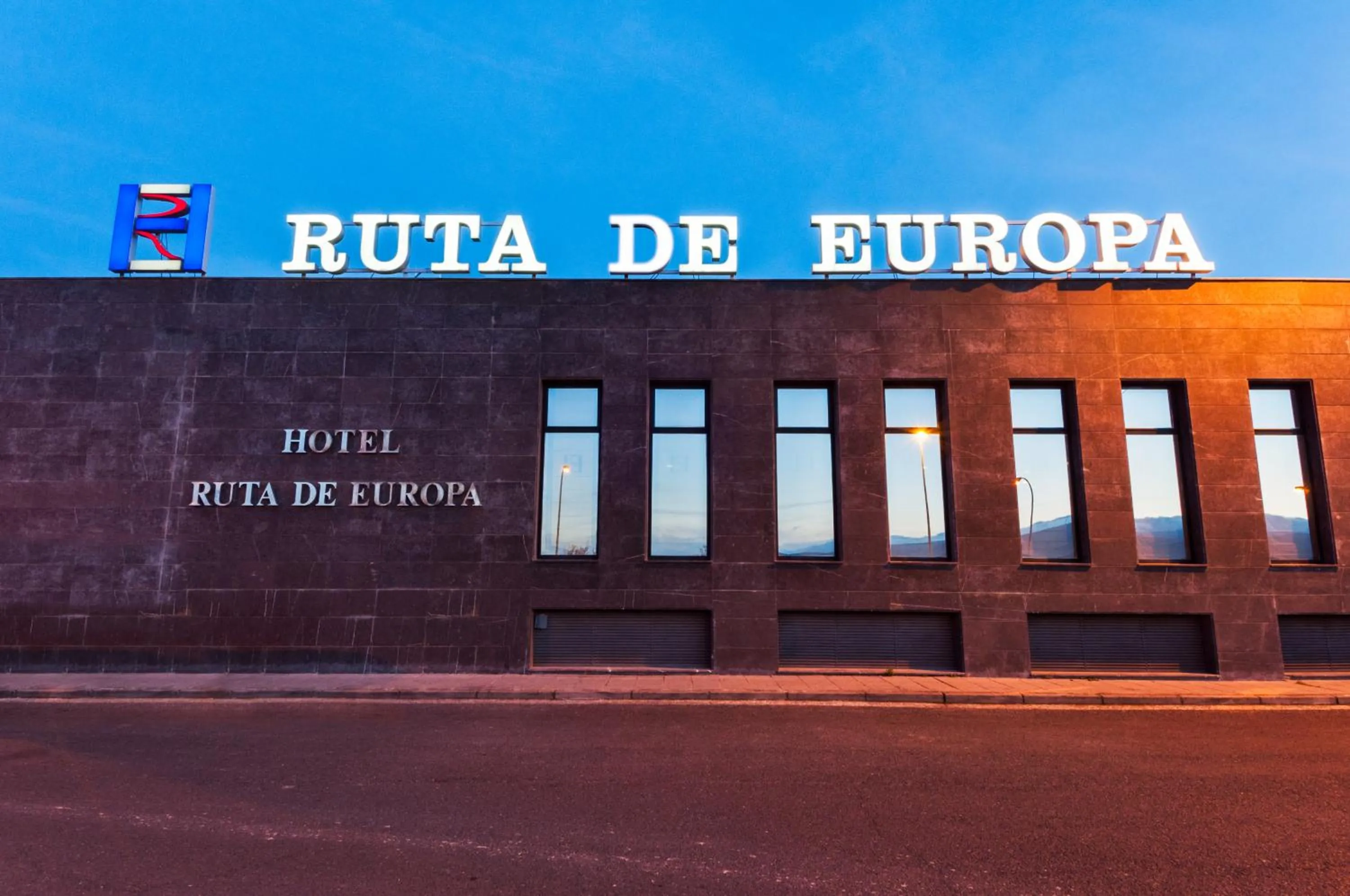 Property building in Hotel Ruta de Europa
