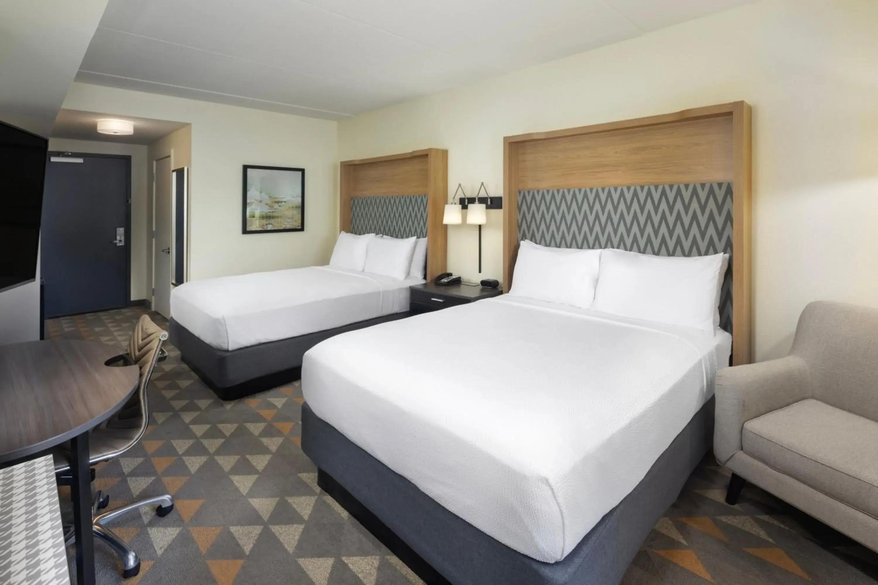 Photo of the whole room, Bed in Holiday Inn & Suites Asheville-Biltmore Vlg Area, an IHG Hotel