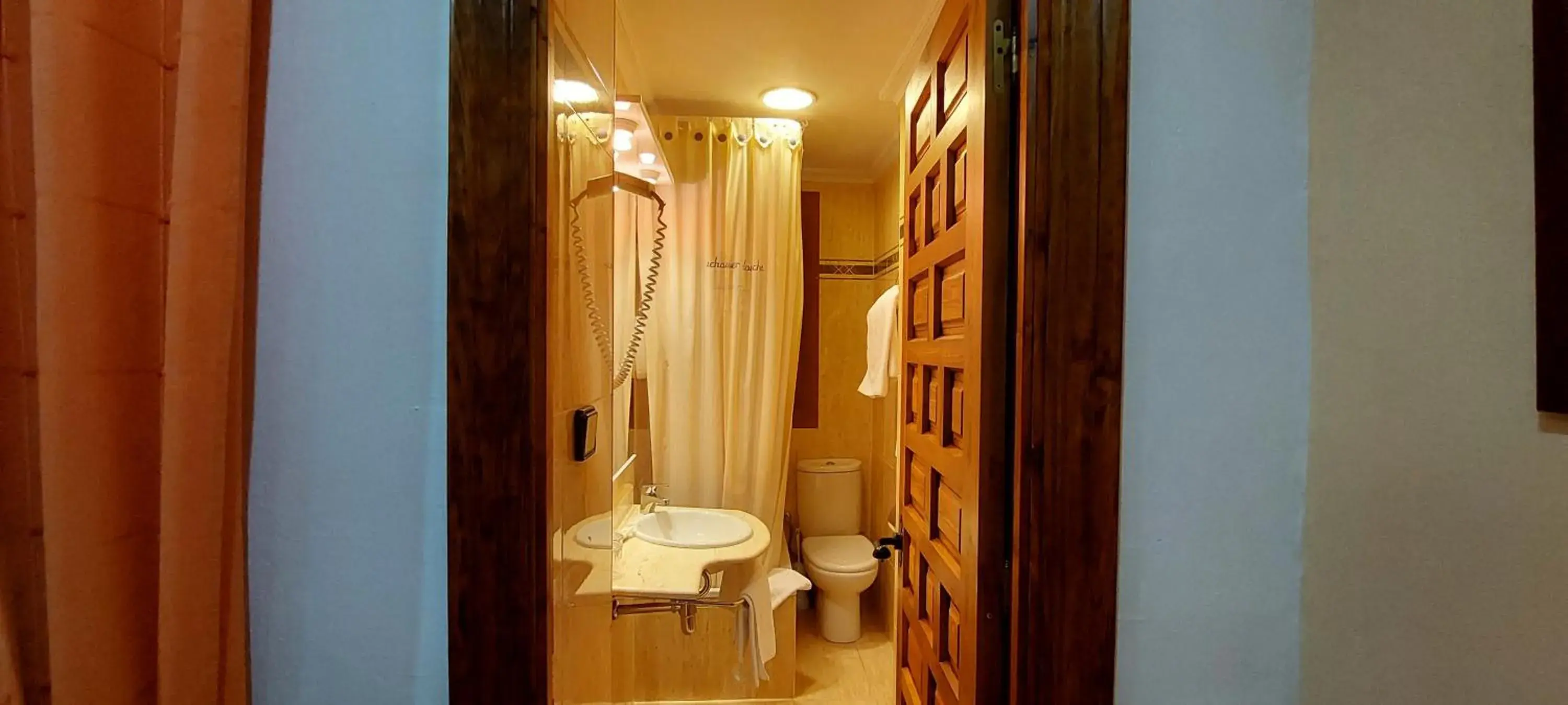 Double or Twin Room in Hosteria Picos De Europa Double or Twin Room in Hosteria Picos De Europa