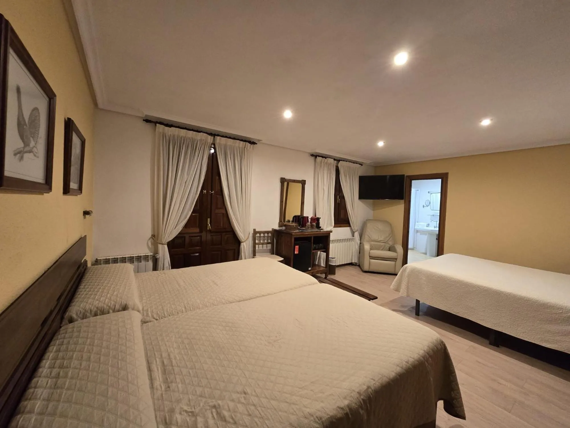 Quadruple Room with Garden View in Hosteria Picos De Europa