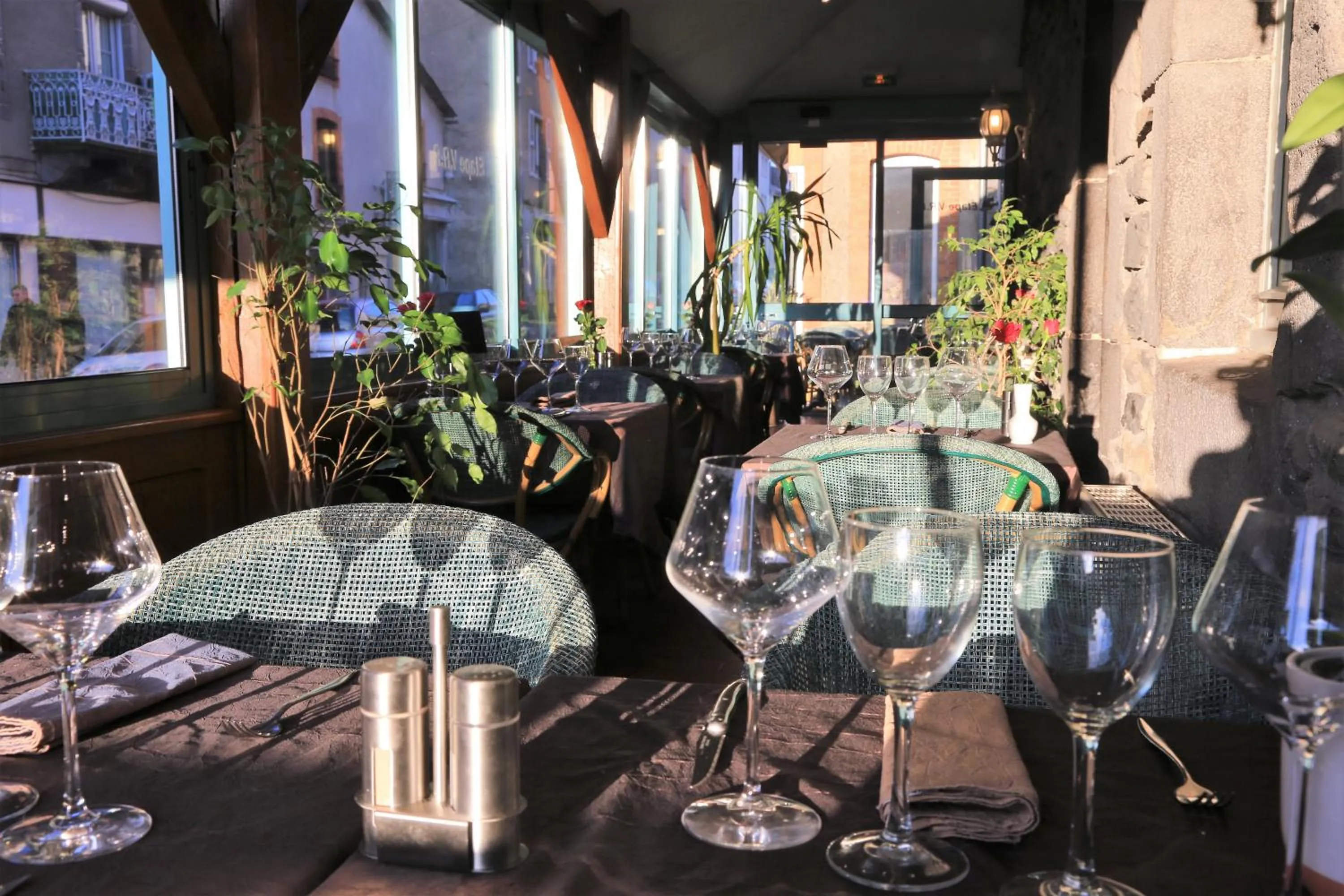 Restaurant/places to eat in Logis L'Ecu De France