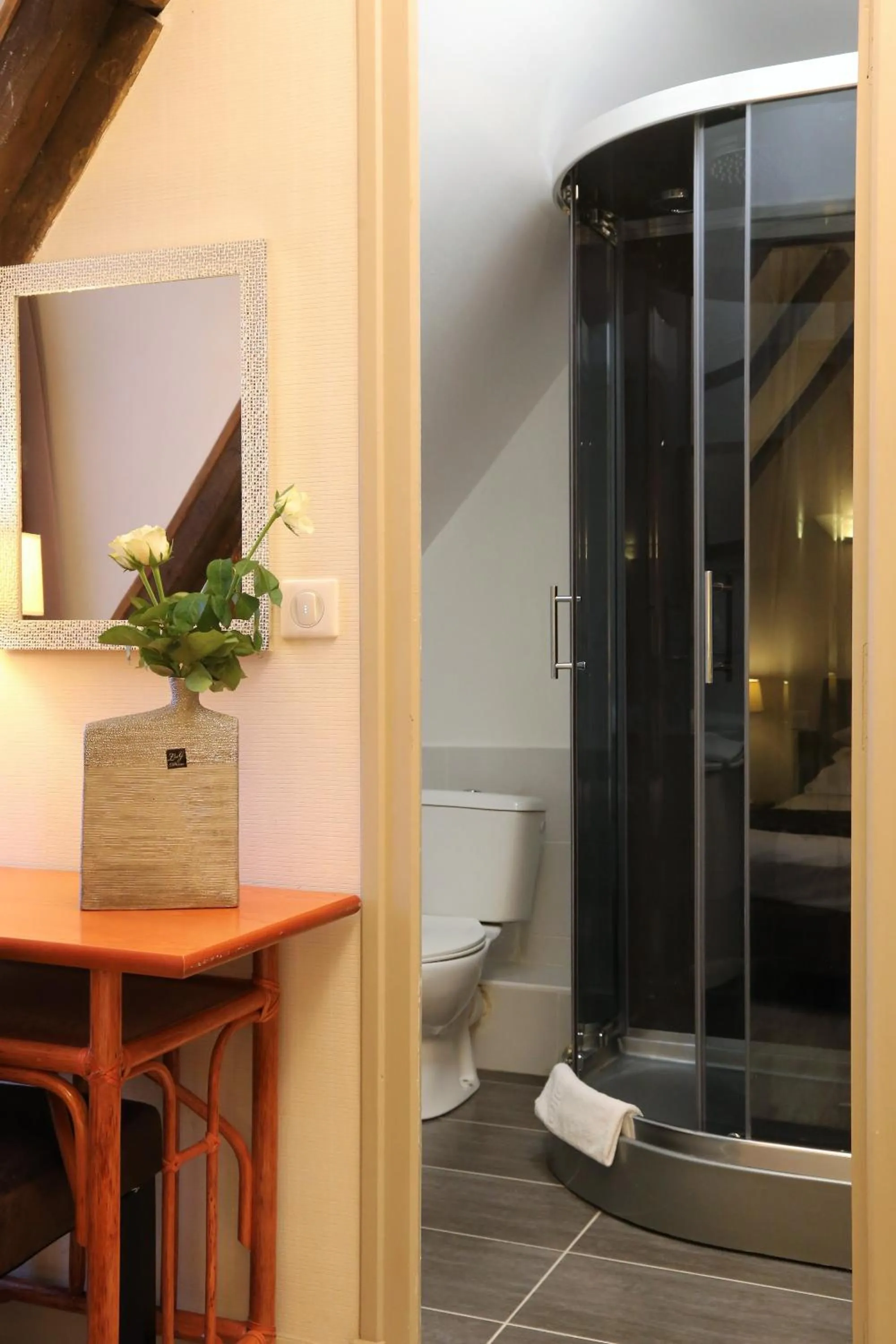 Bathroom in Logis L'Ecu De France