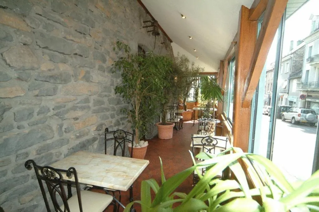 Balcony/Terrace in Logis L'Ecu De France