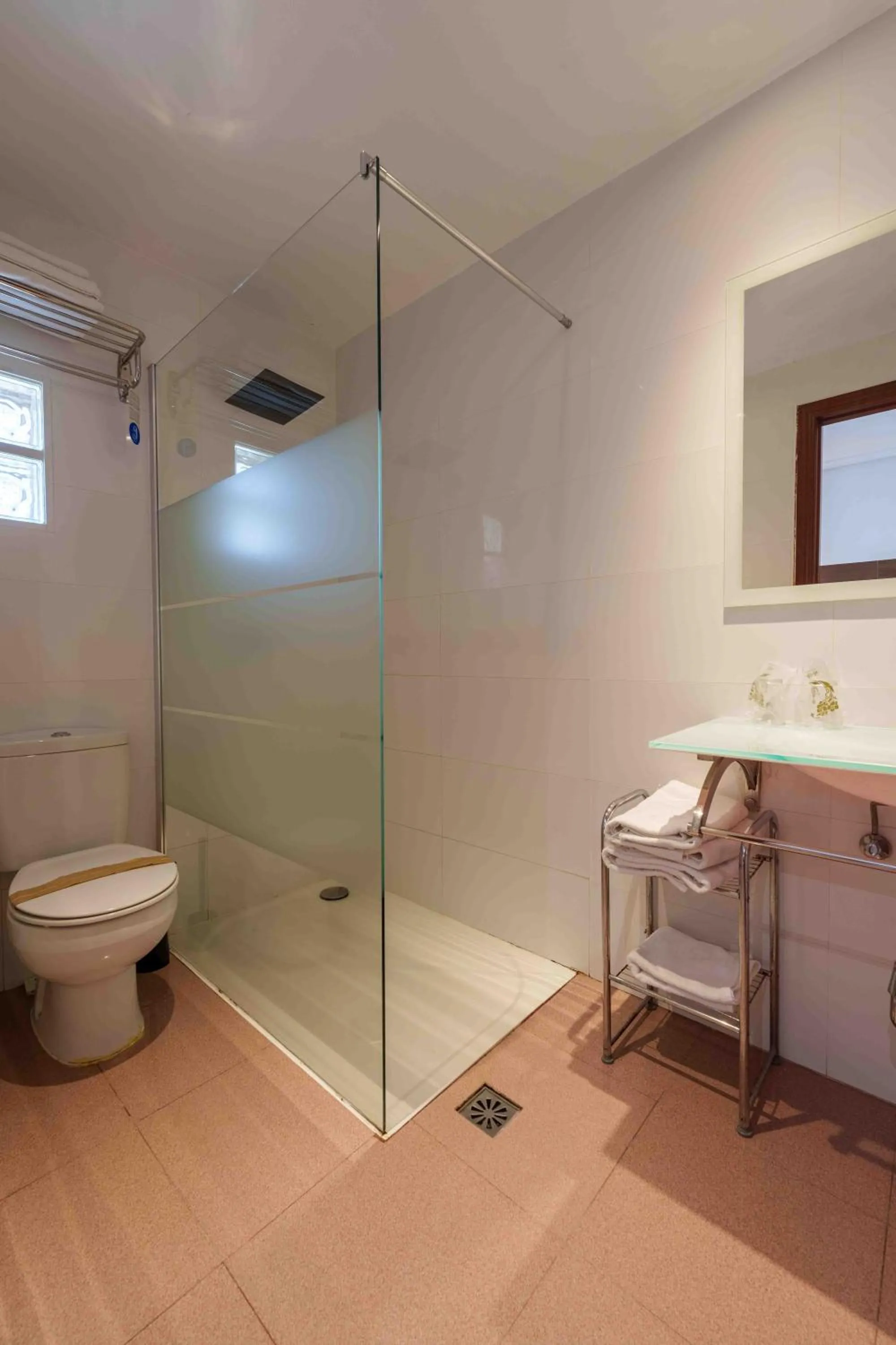 Shower in Hostal Sol