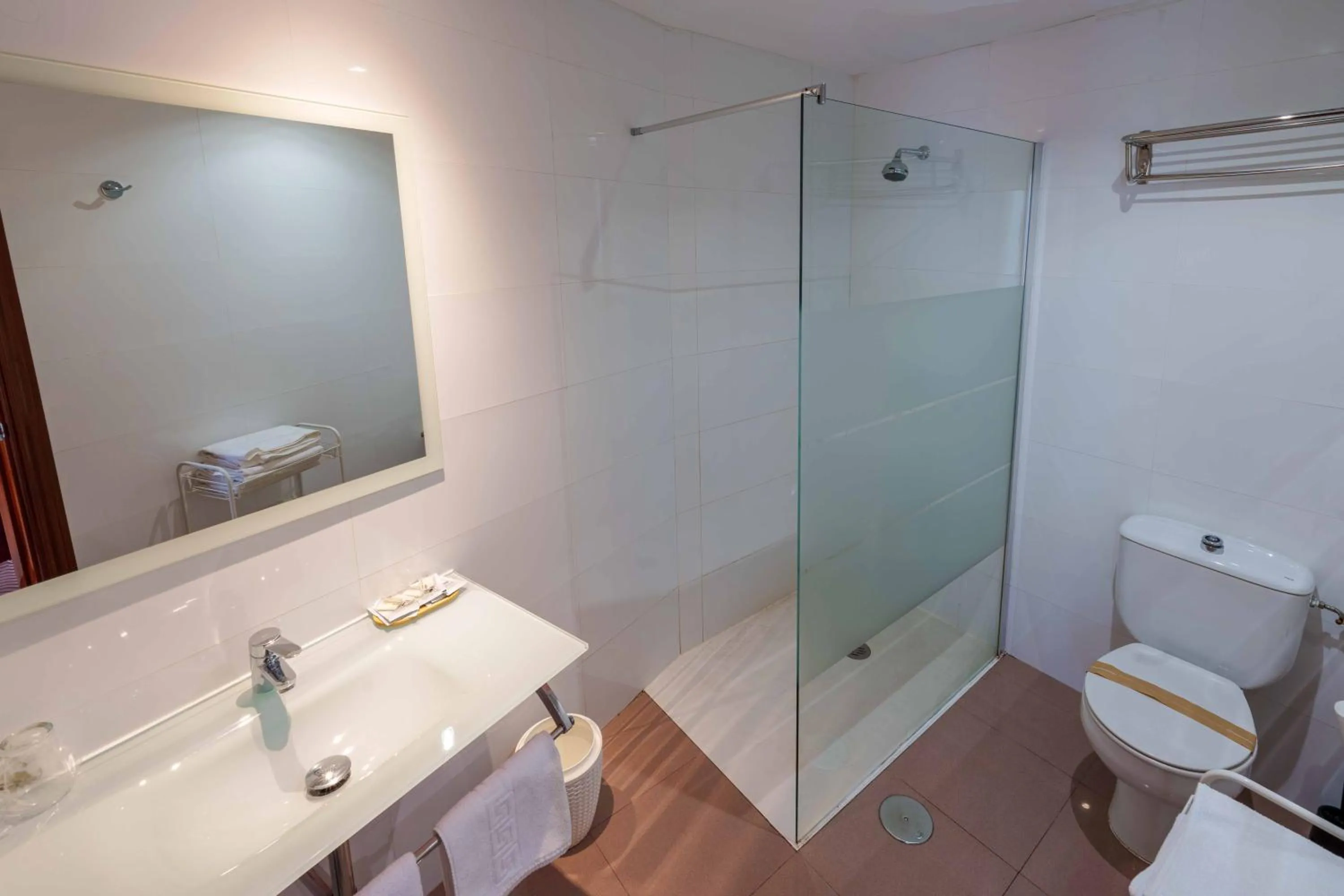 Shower in Hostal Sol