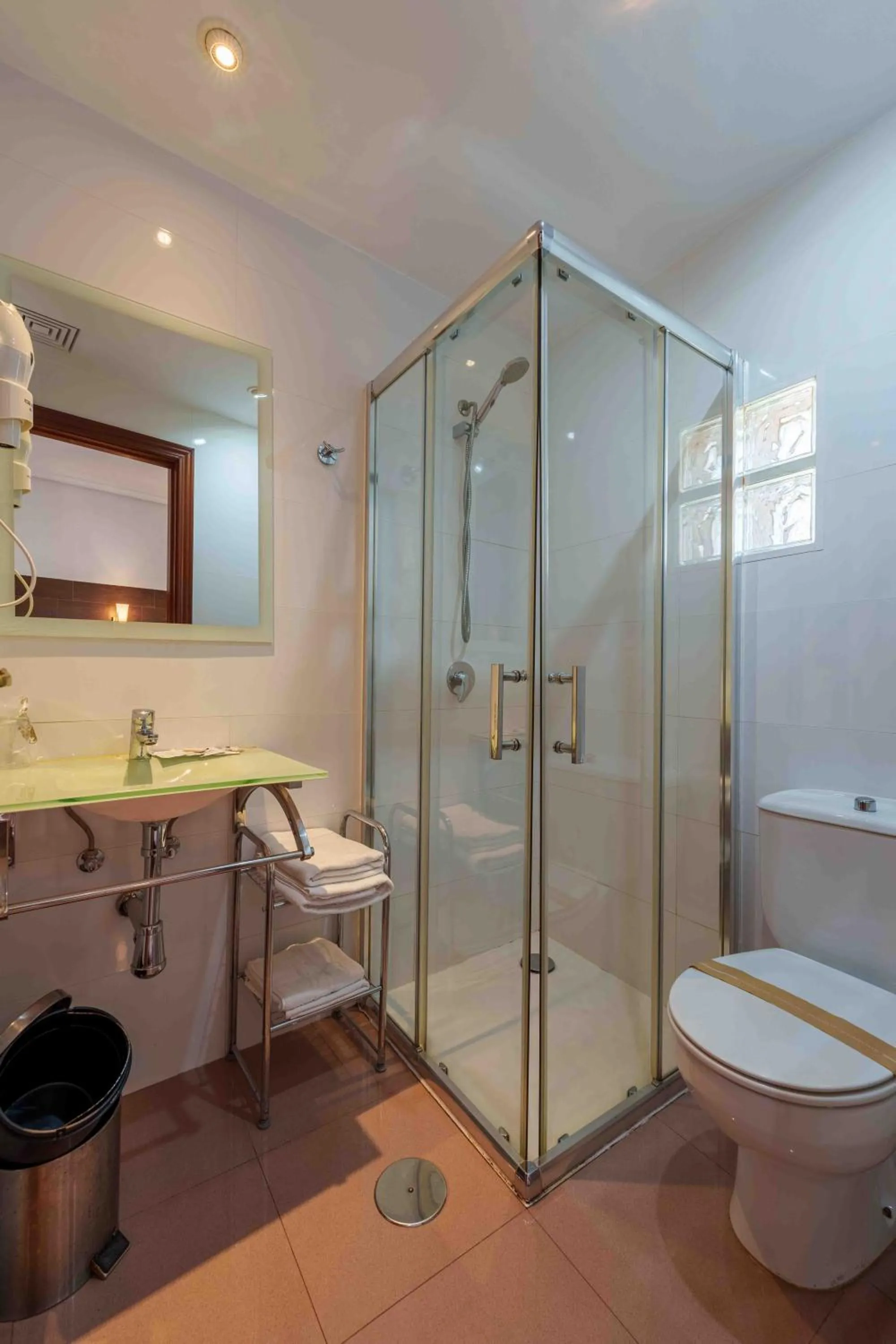 Shower in Hostal Sol