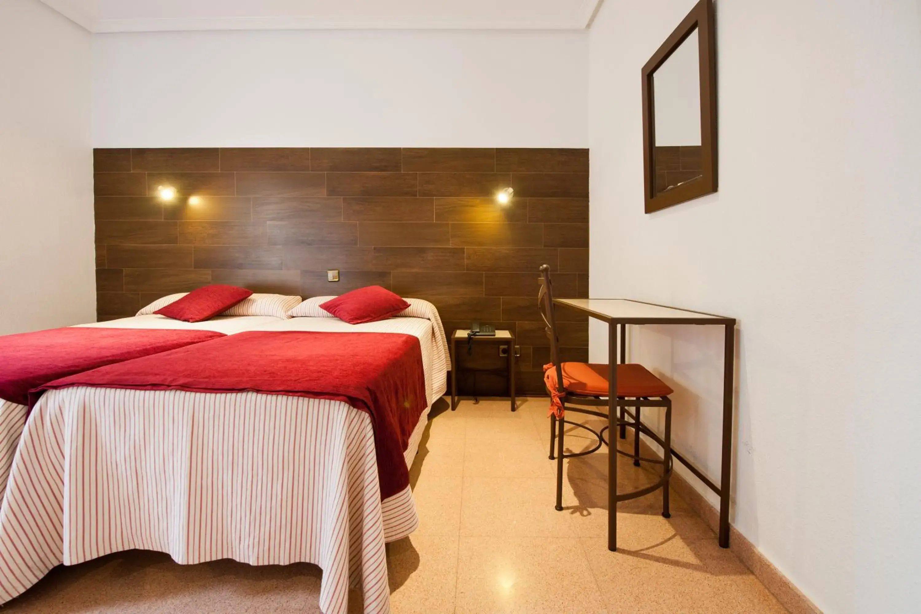 Twin Room in Hostal Sol Twin Room in Hostal Sol