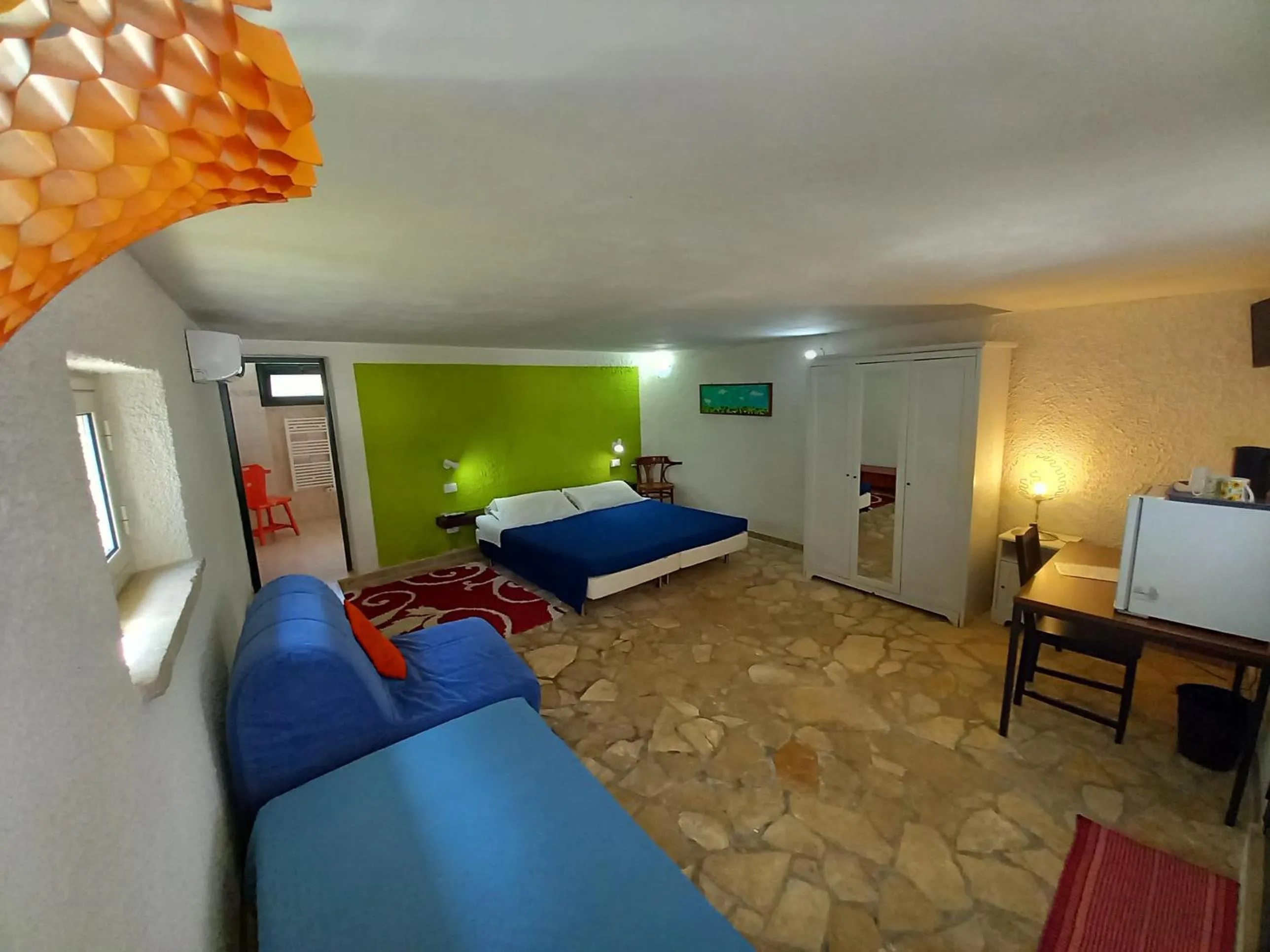 Photo of the whole room, Bed in Breezes B&B