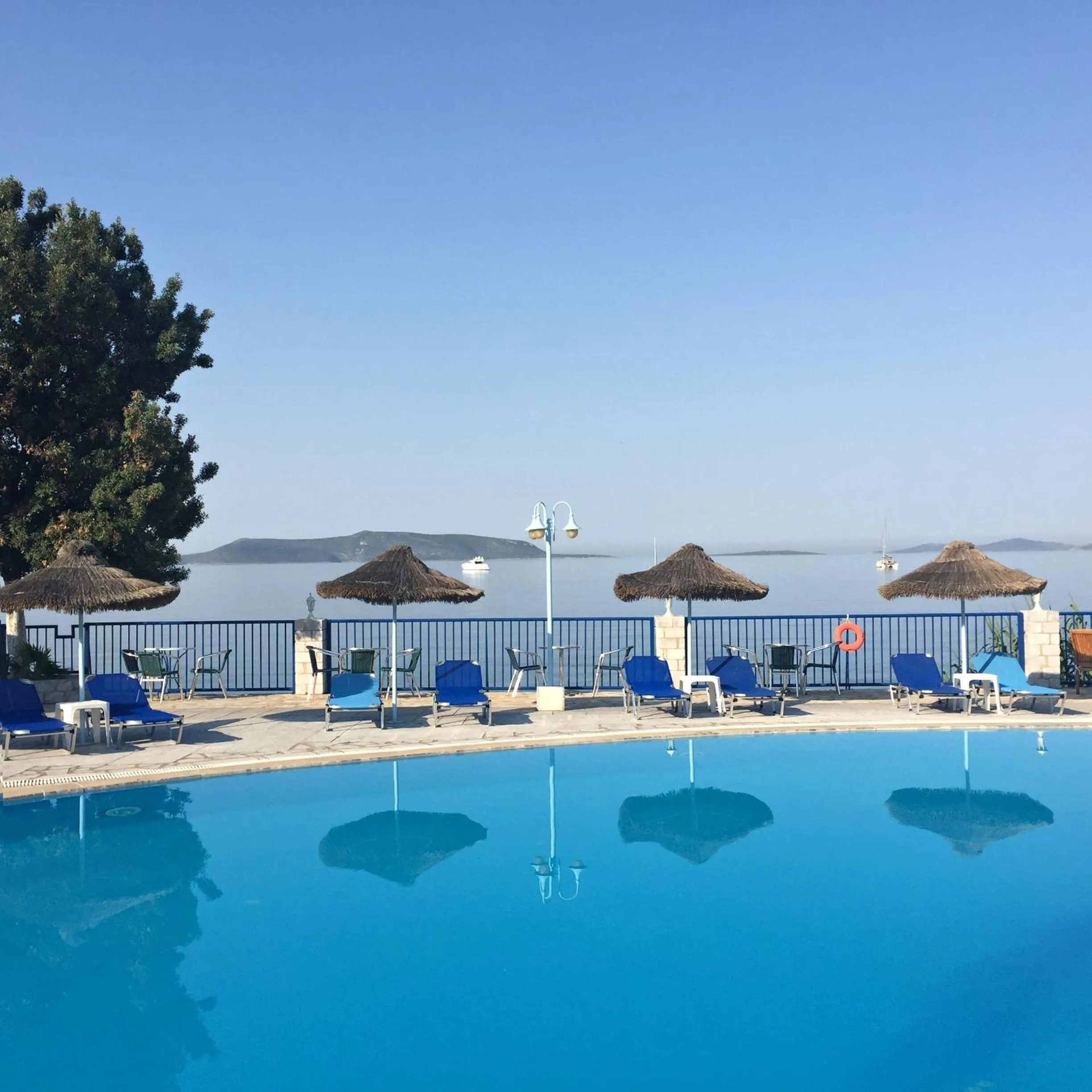 Swimming pool in Hotel Golden Sun