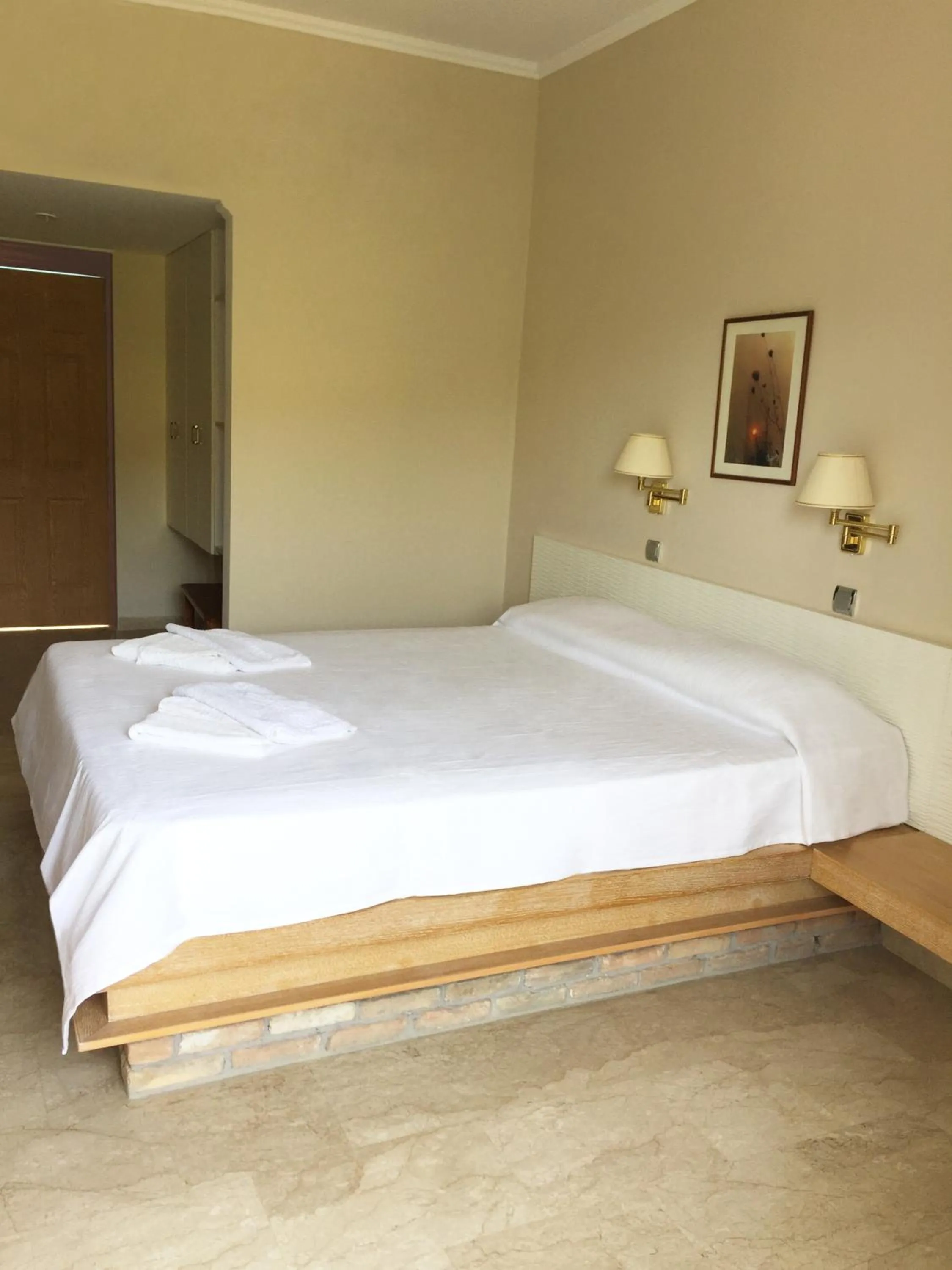 Bed in Hotel Golden Sun