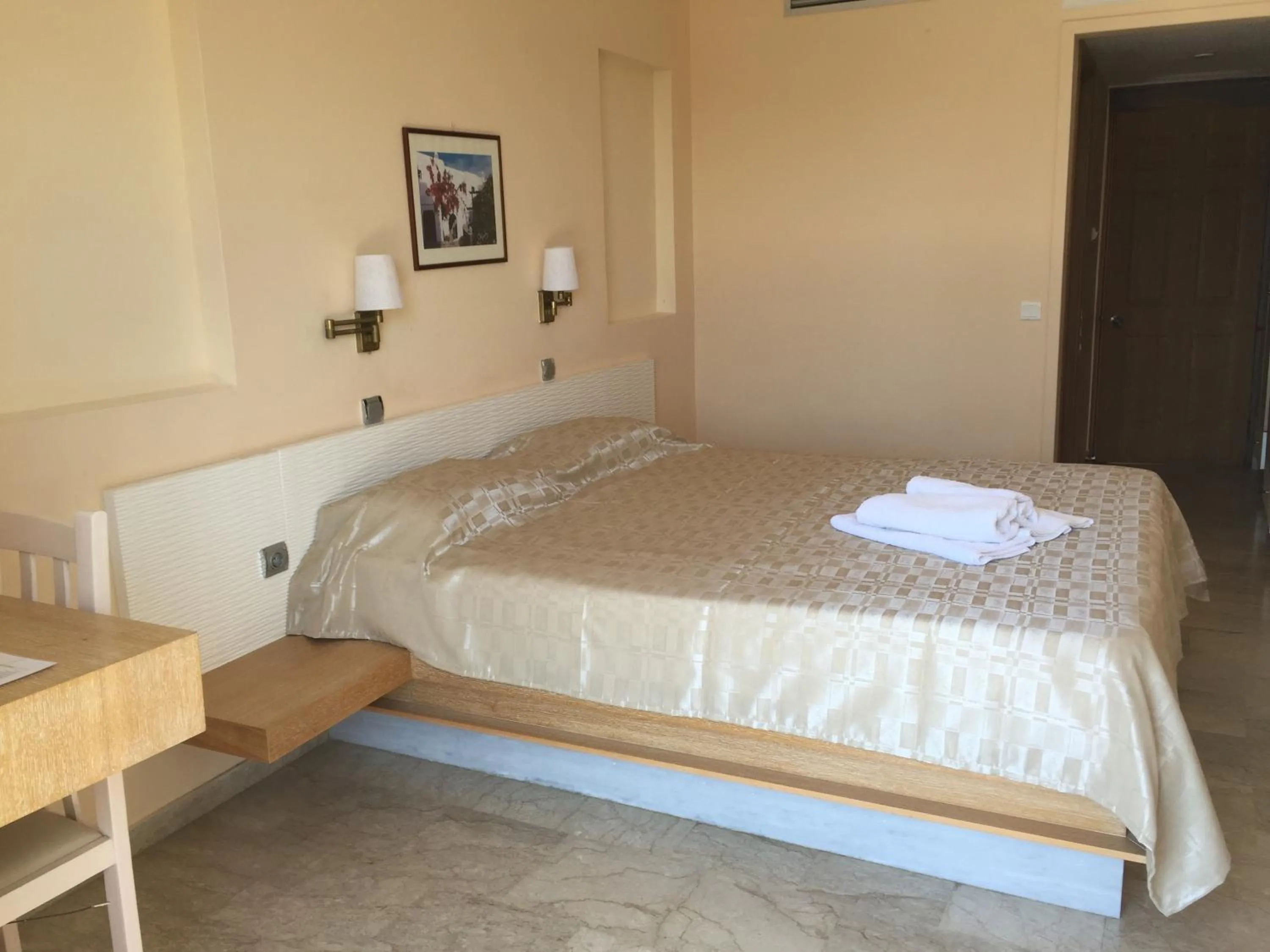 Photo of the whole room, Bed in Hotel Golden Sun