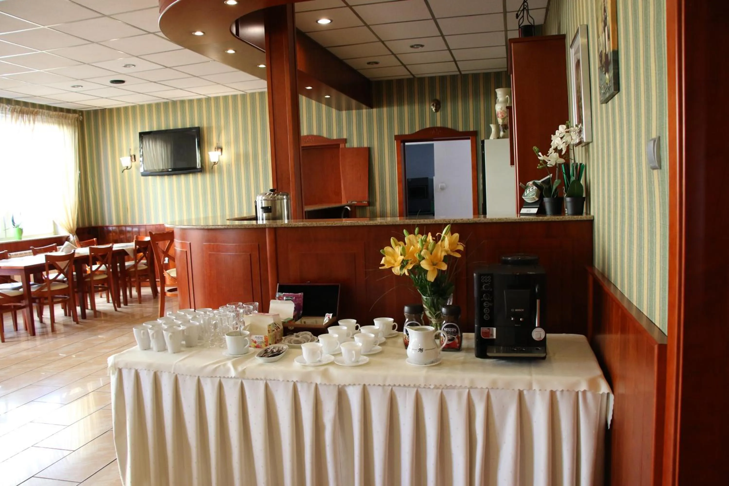 Restaurant/places to eat in Hotel Granada