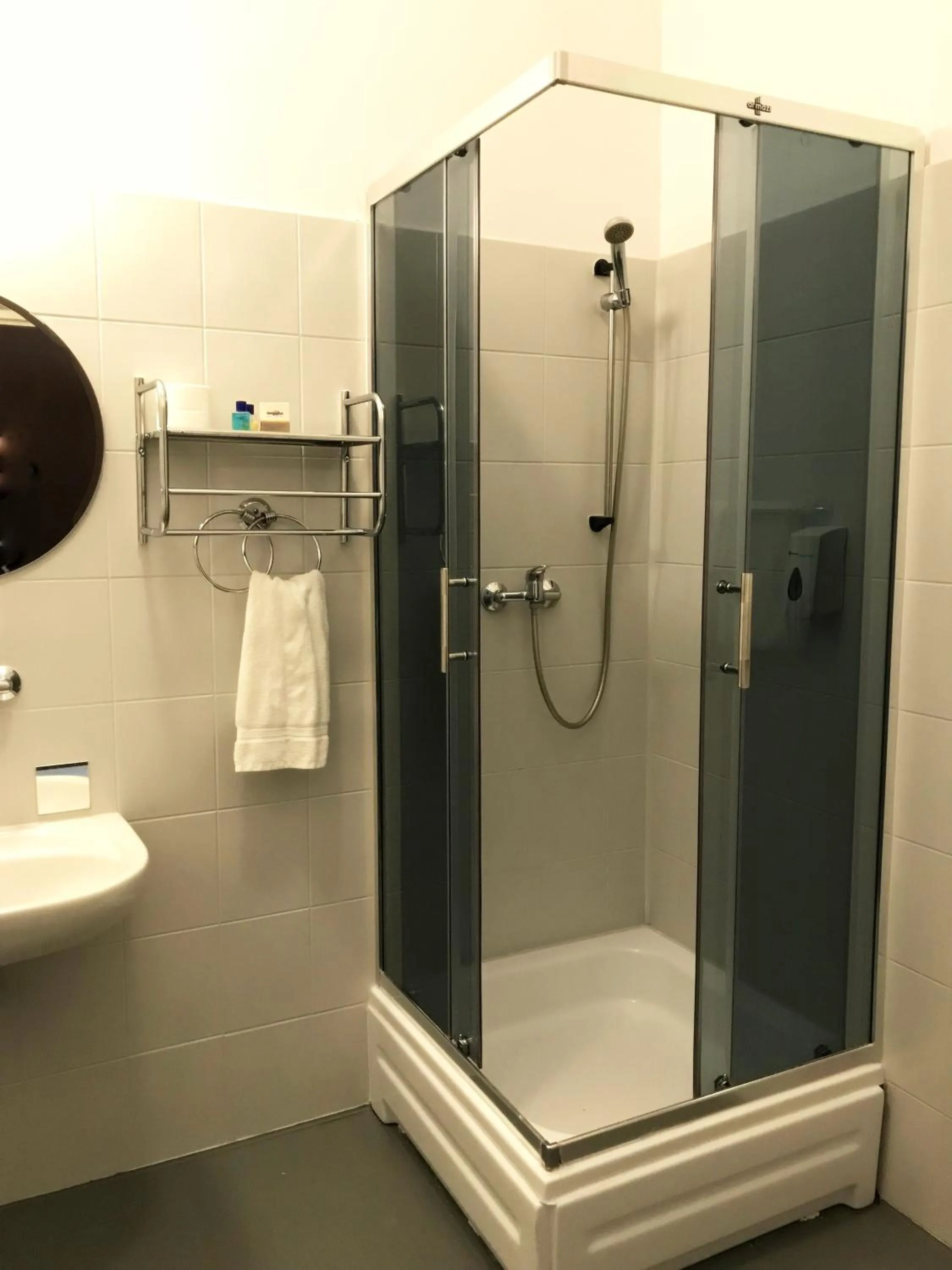 Shower in Hotel Granada