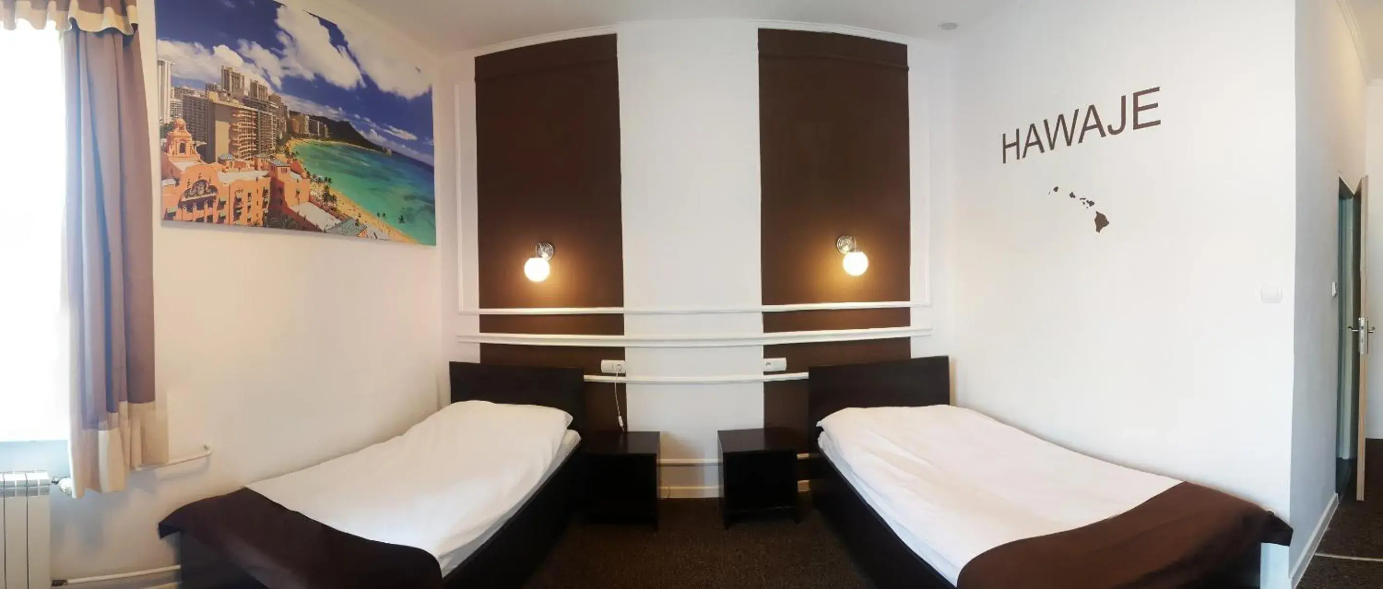 Twin Room in Hotel Granada Twin Room in Hotel Granada