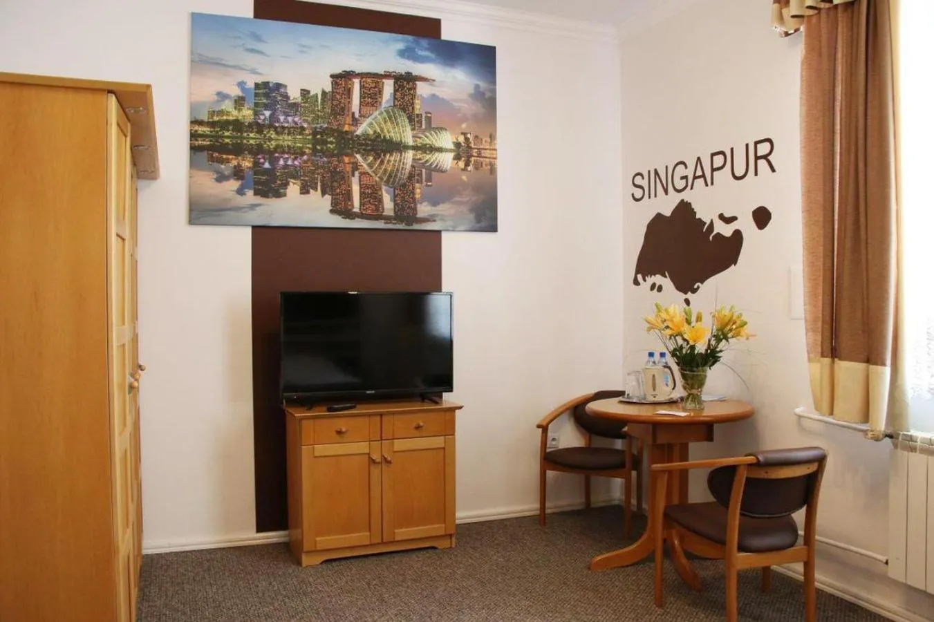 Restaurant/places to eat in Hotel Granada