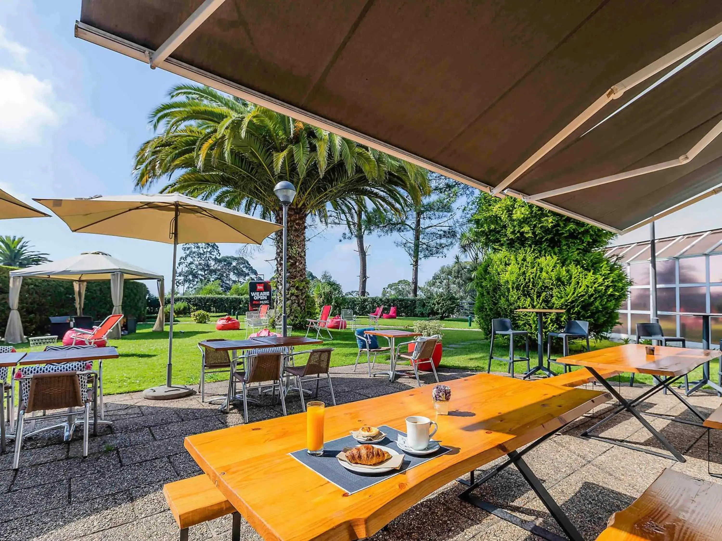 Property building in Hotel ibis Porto Gaia Property building in Hotel ibis Porto Gaia